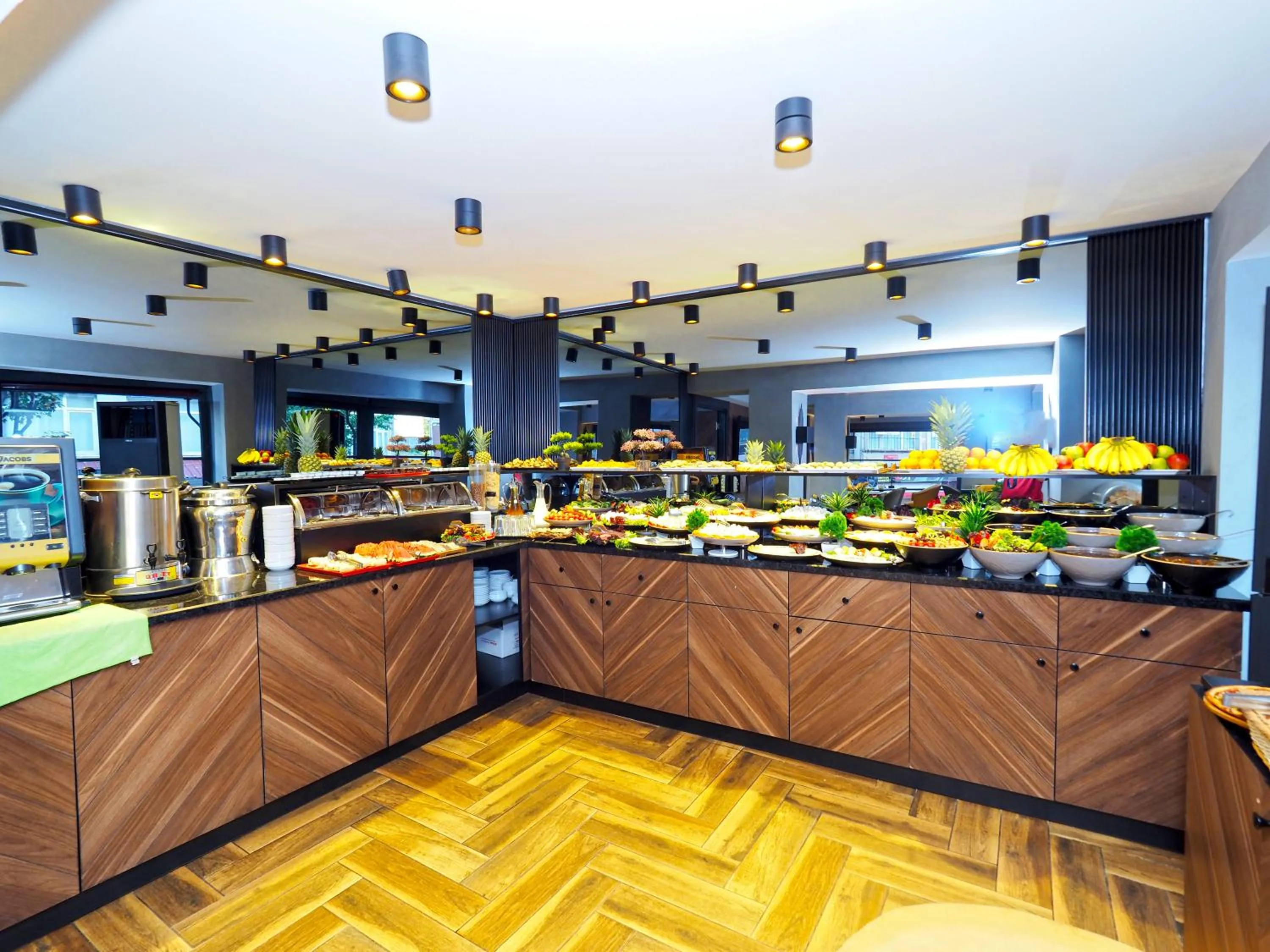 Restaurant/places to eat in Best House Hotel OLD TOWN