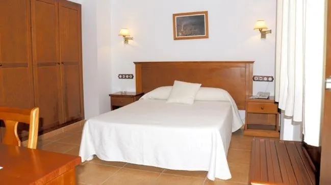 Photo of the whole room, Bed in Hotel Donde Caparrós