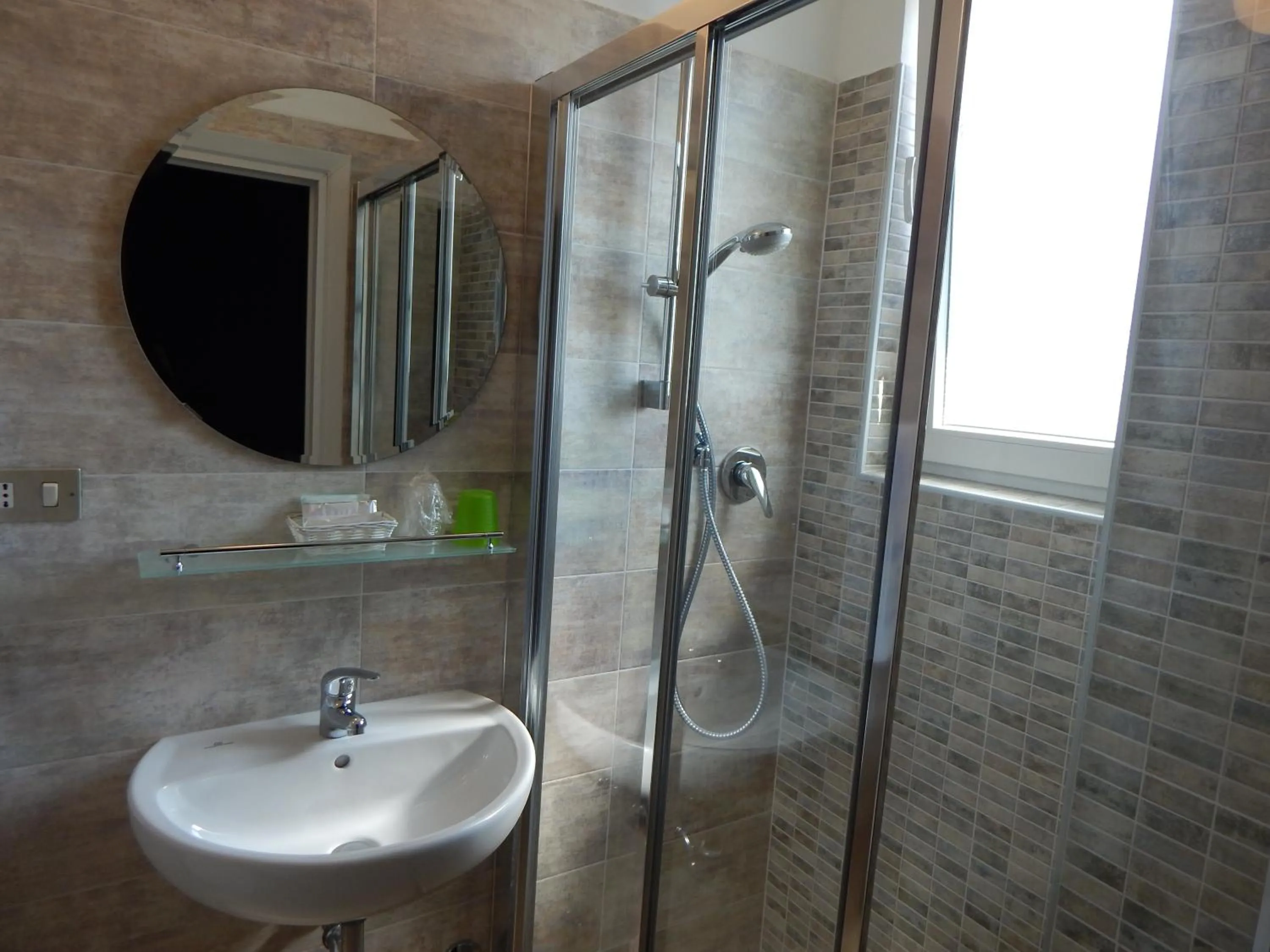 Shower in Hotel Vera