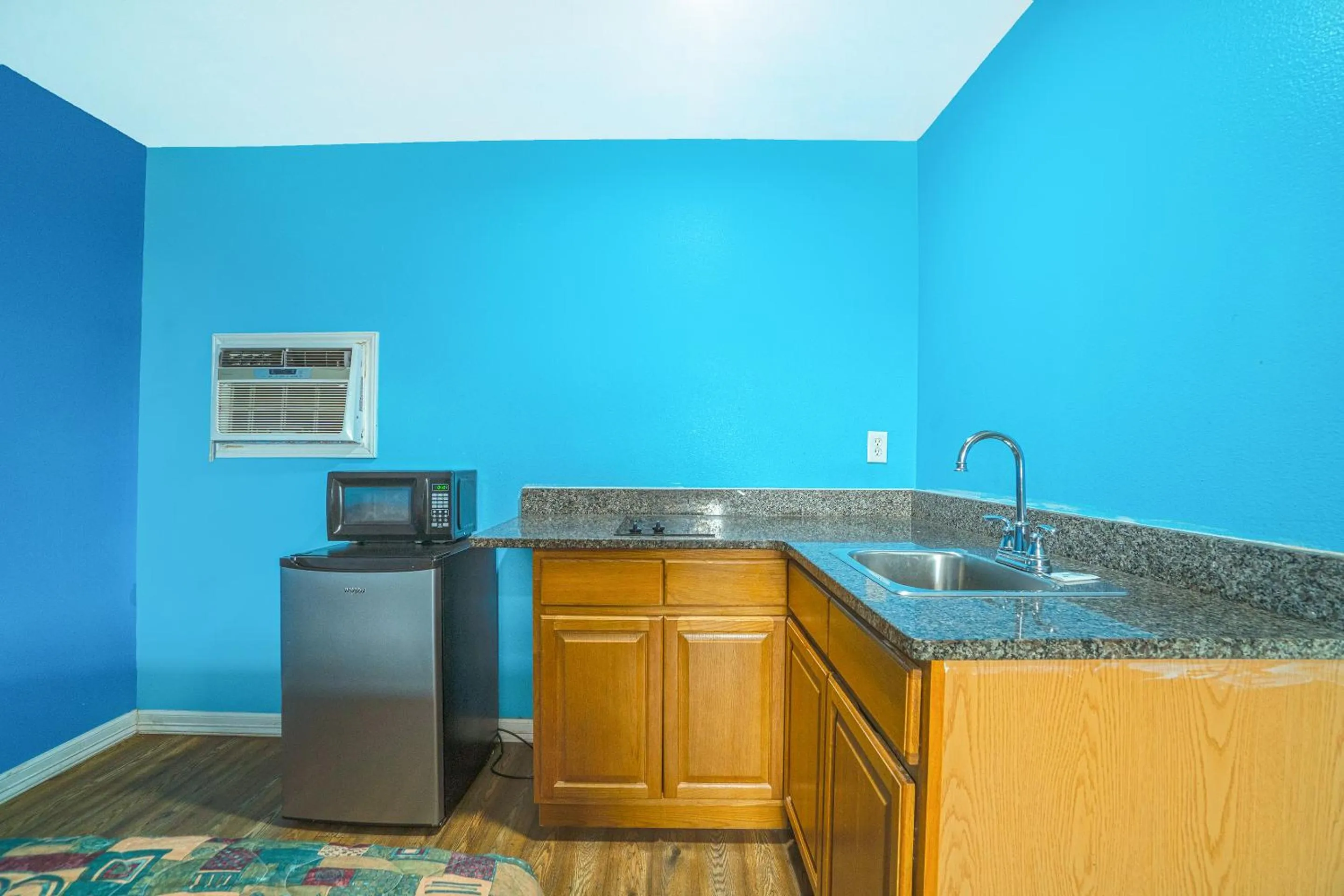 Kitchen or kitchenette in Plaza Motel Corpus Christi by OYO