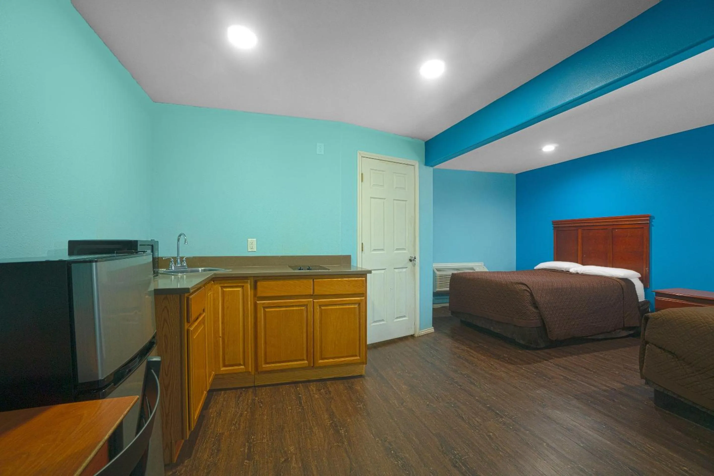 Bedroom in Plaza Motel Corpus Christi by OYO