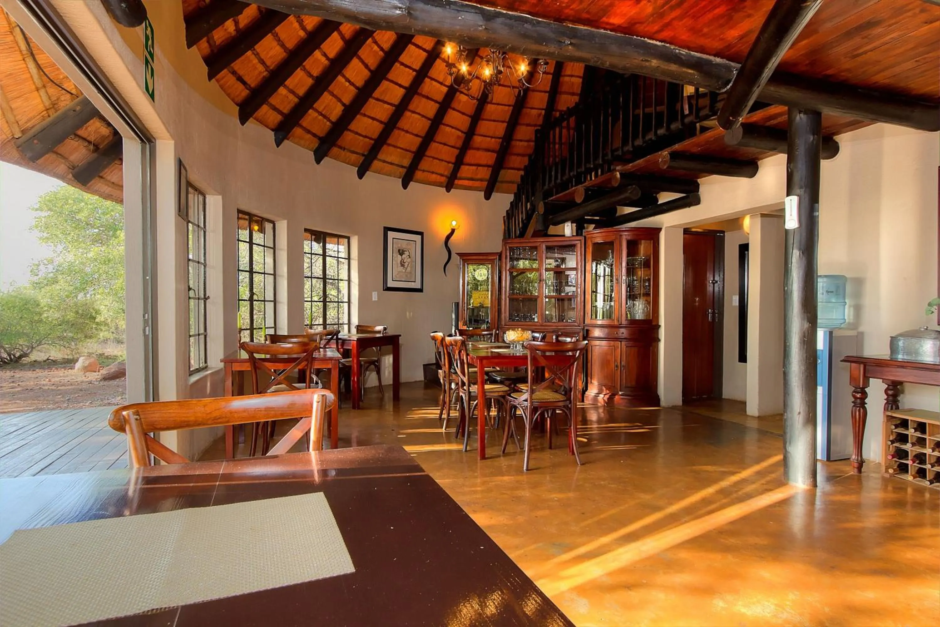 Restaurant/places to eat in Mvuradona Safari Lodge