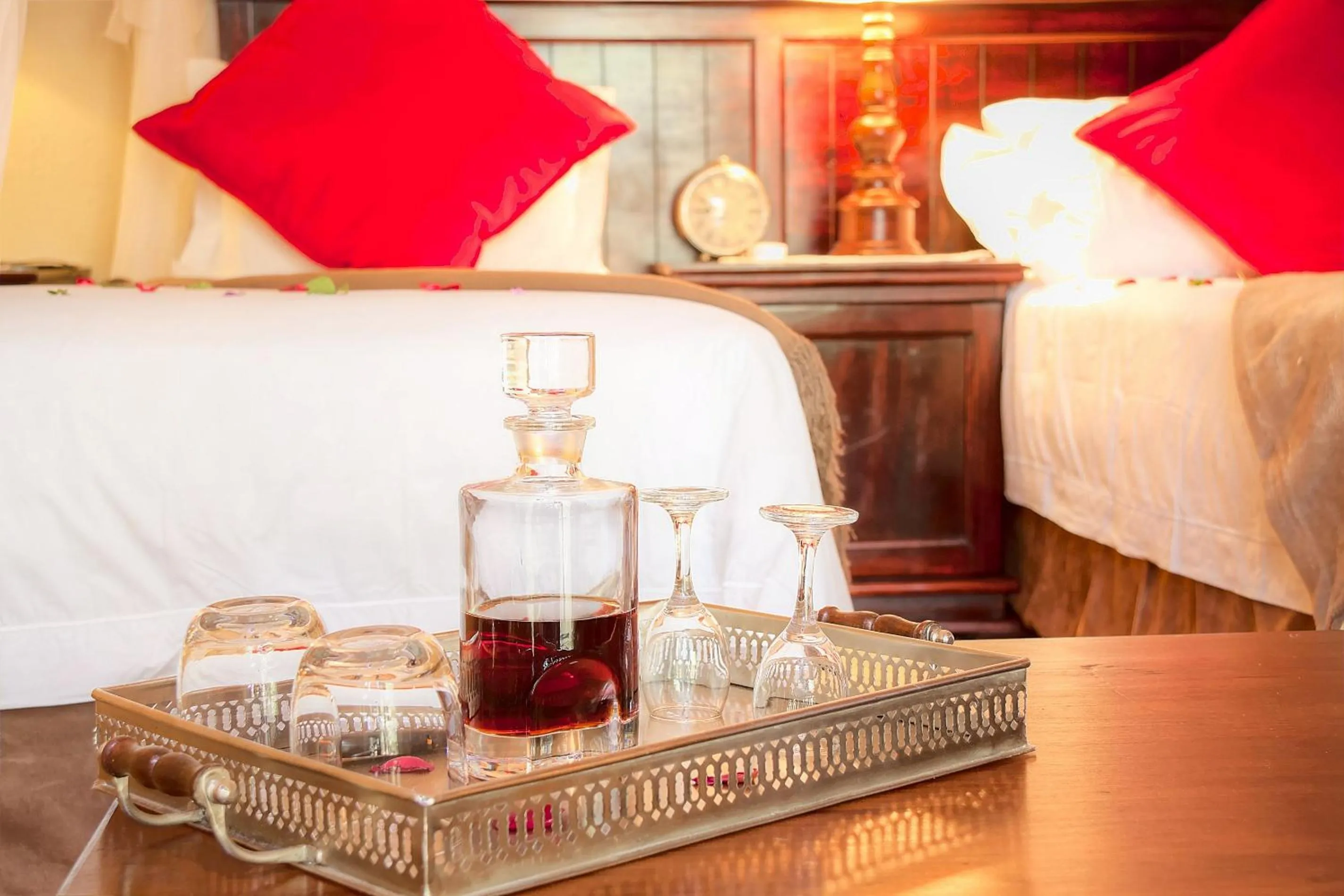 Living room, Bed in Mvuradona Safari Lodge