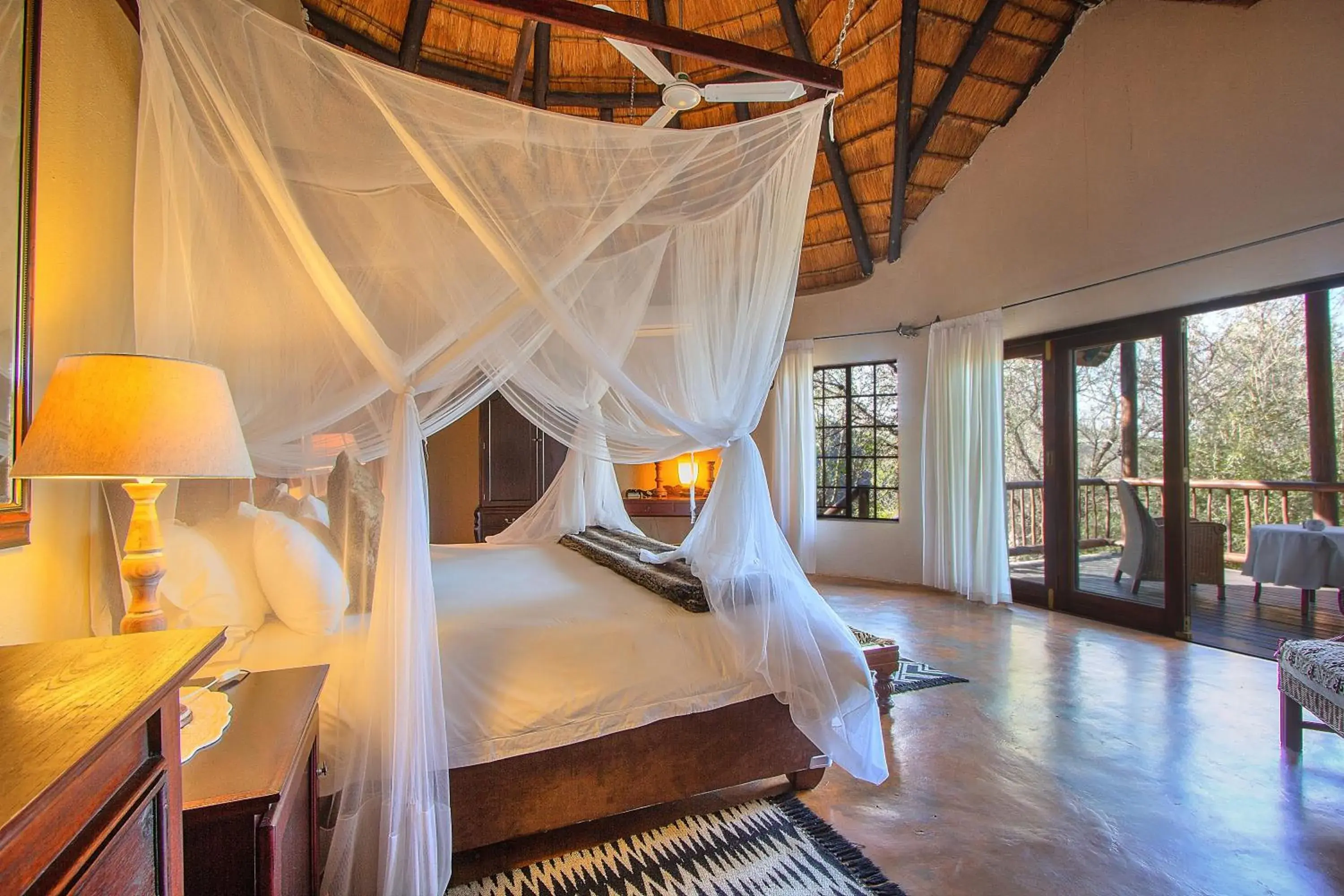 Honeymoon Suite in Mvuradona Safari Lodge Honeymoon Suite in Mvuradona Safari Lodge