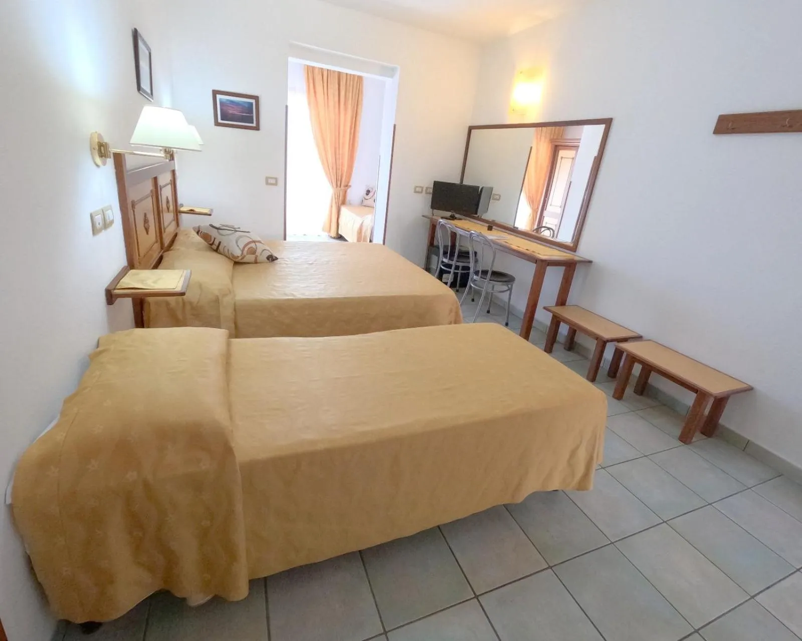 Bed in Hotel La Playa