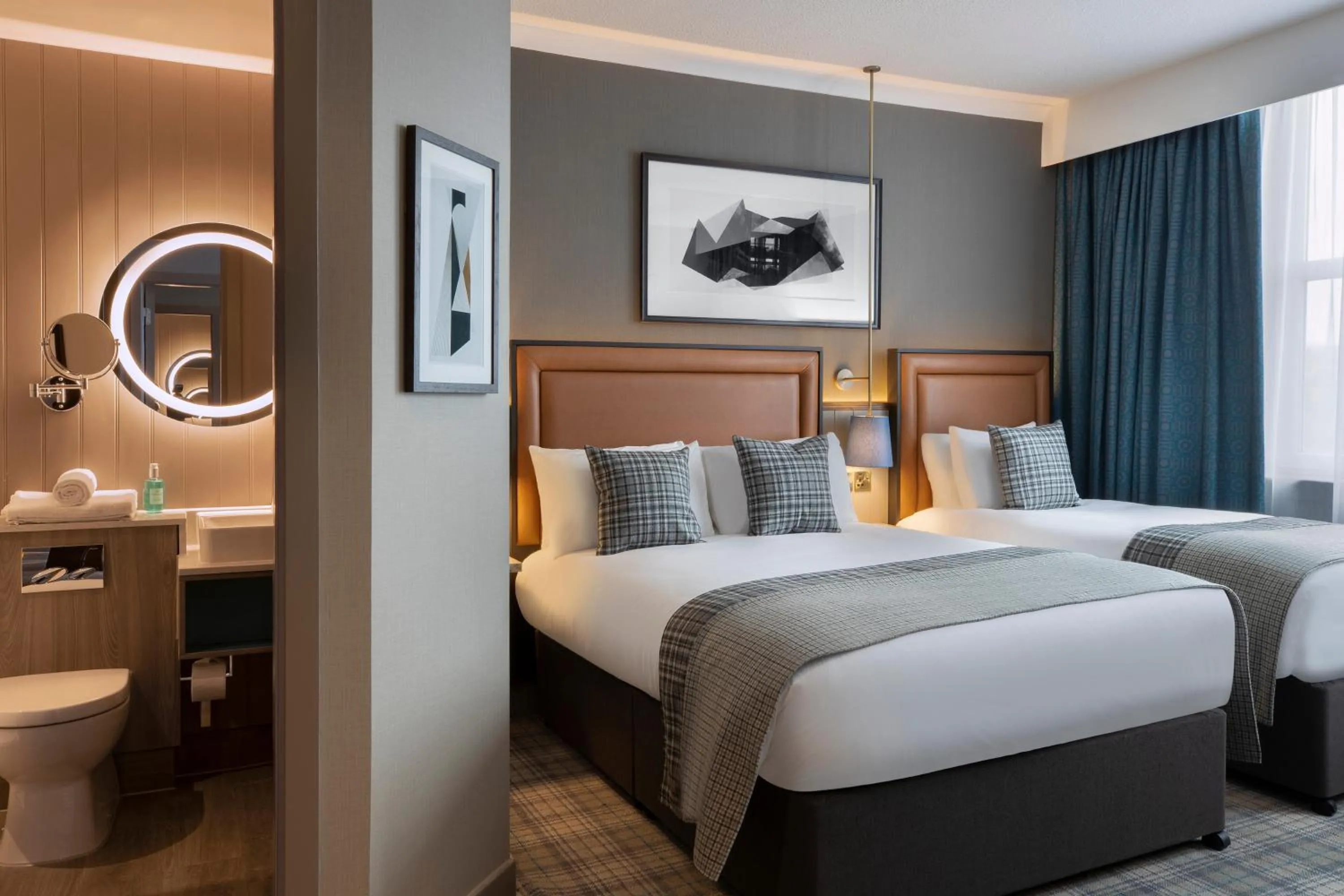 Bedroom, Bed in Leonardo Royal Hotel Edinburgh