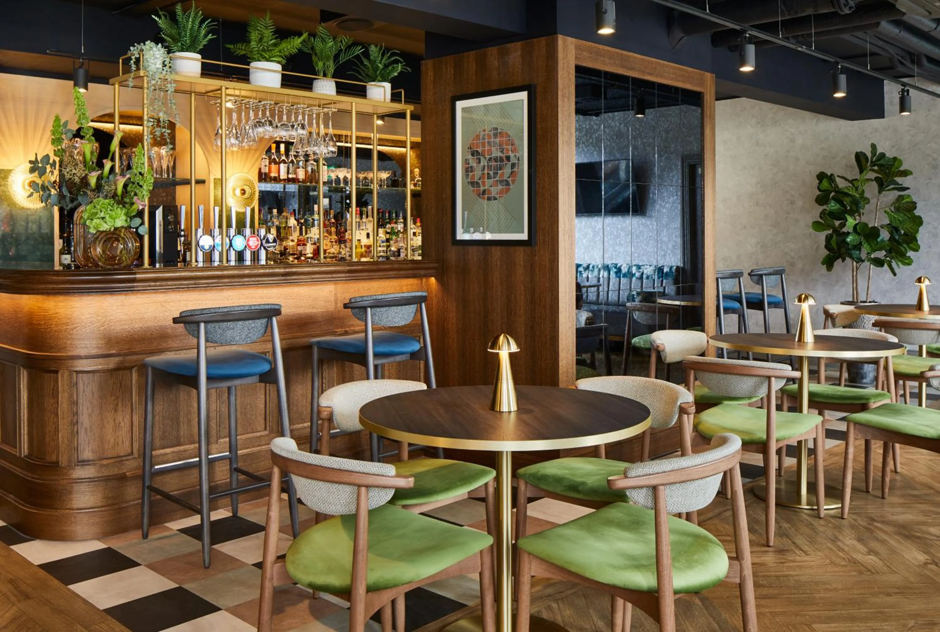 Lounge or bar in Leonardo Royal Hotel Edinburgh