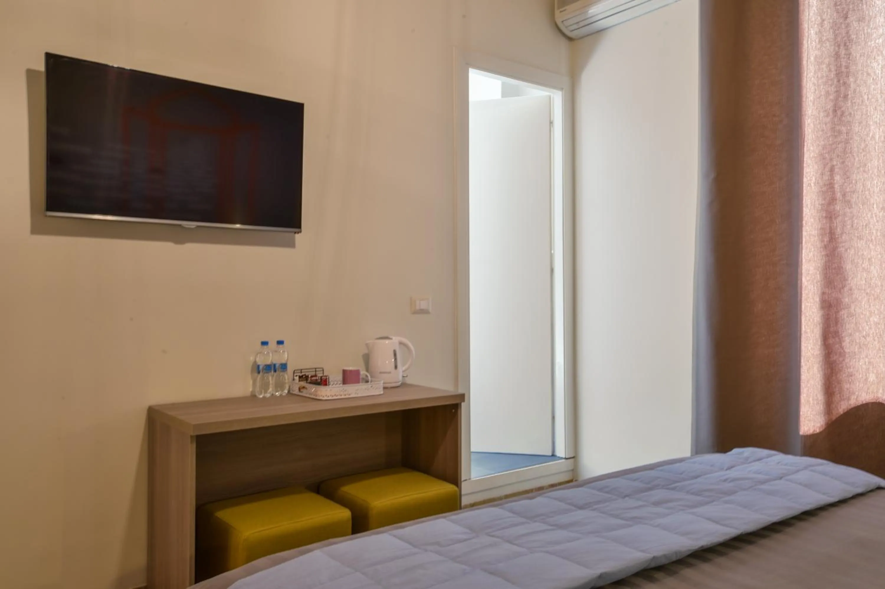 Decorative detail, Bed in The Pope's Window