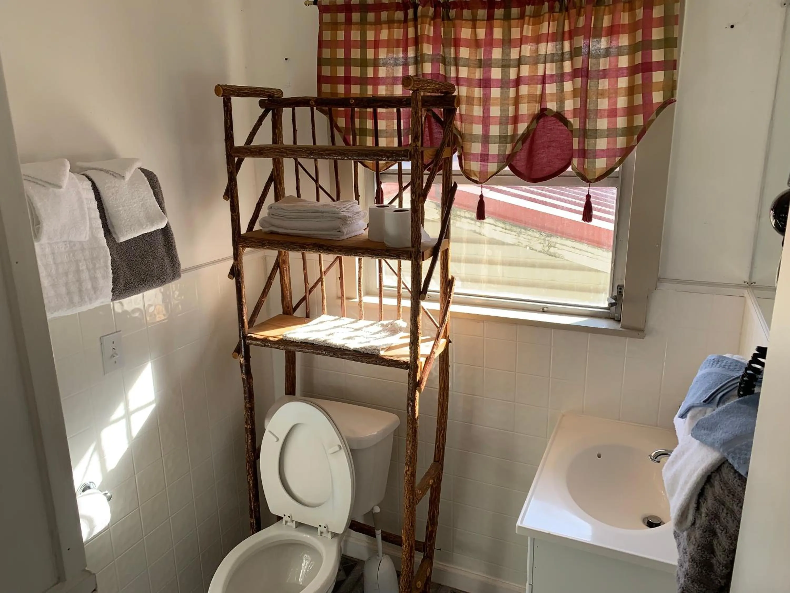 Phillips Historic Motel & Cottages