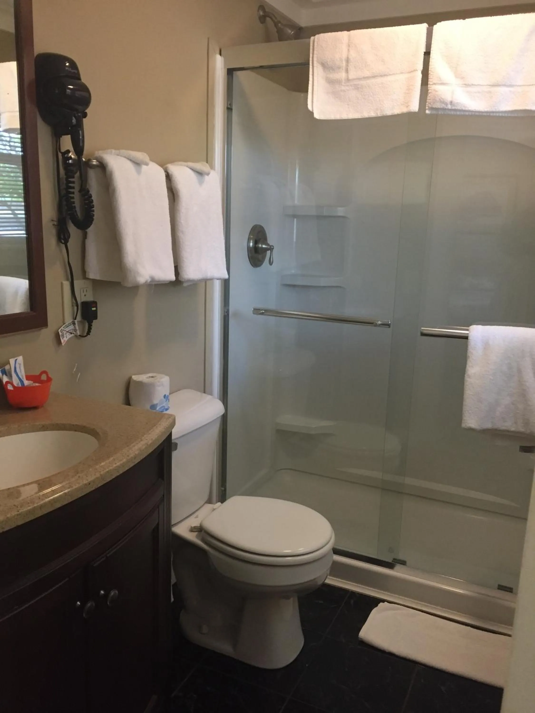 Phillips Historic Motel & Cottages