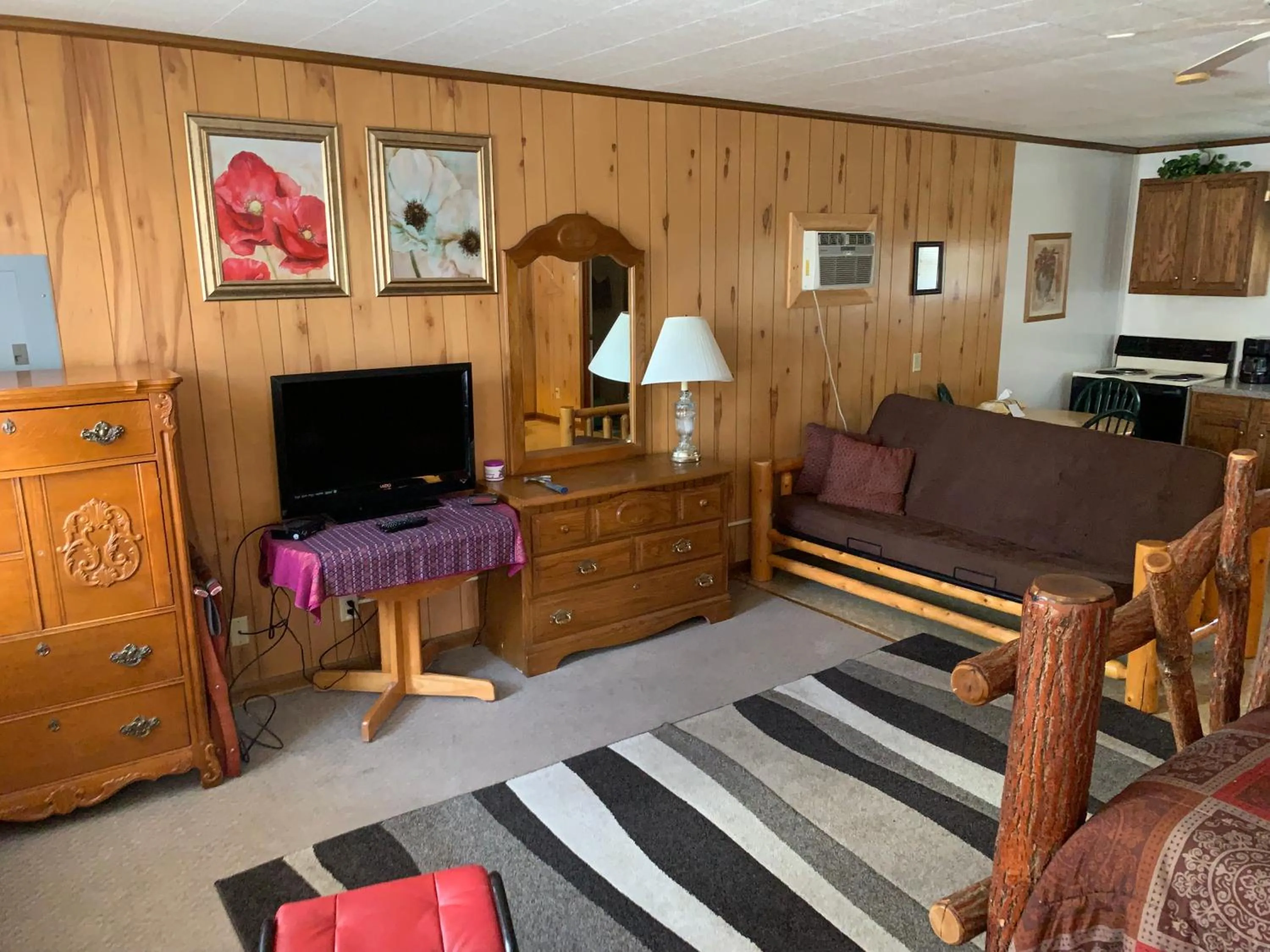 Phillips Historic Motel & Cottages