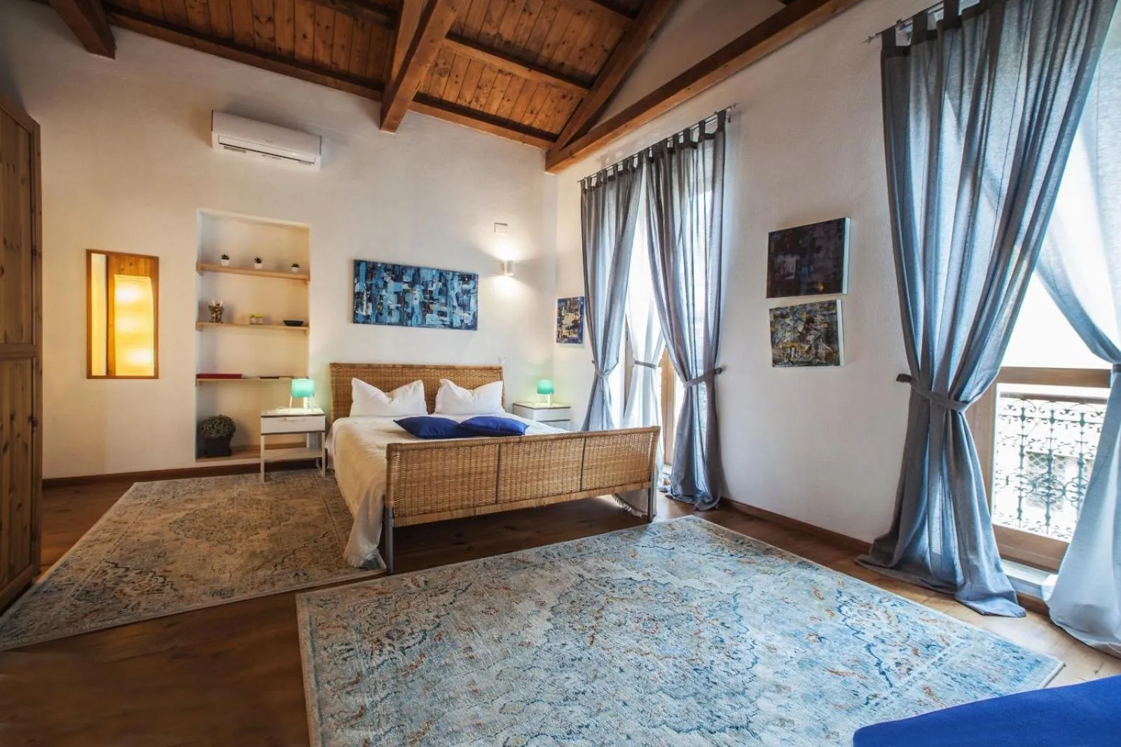 Bed in Studio Apartments Centro Storico Via Manno