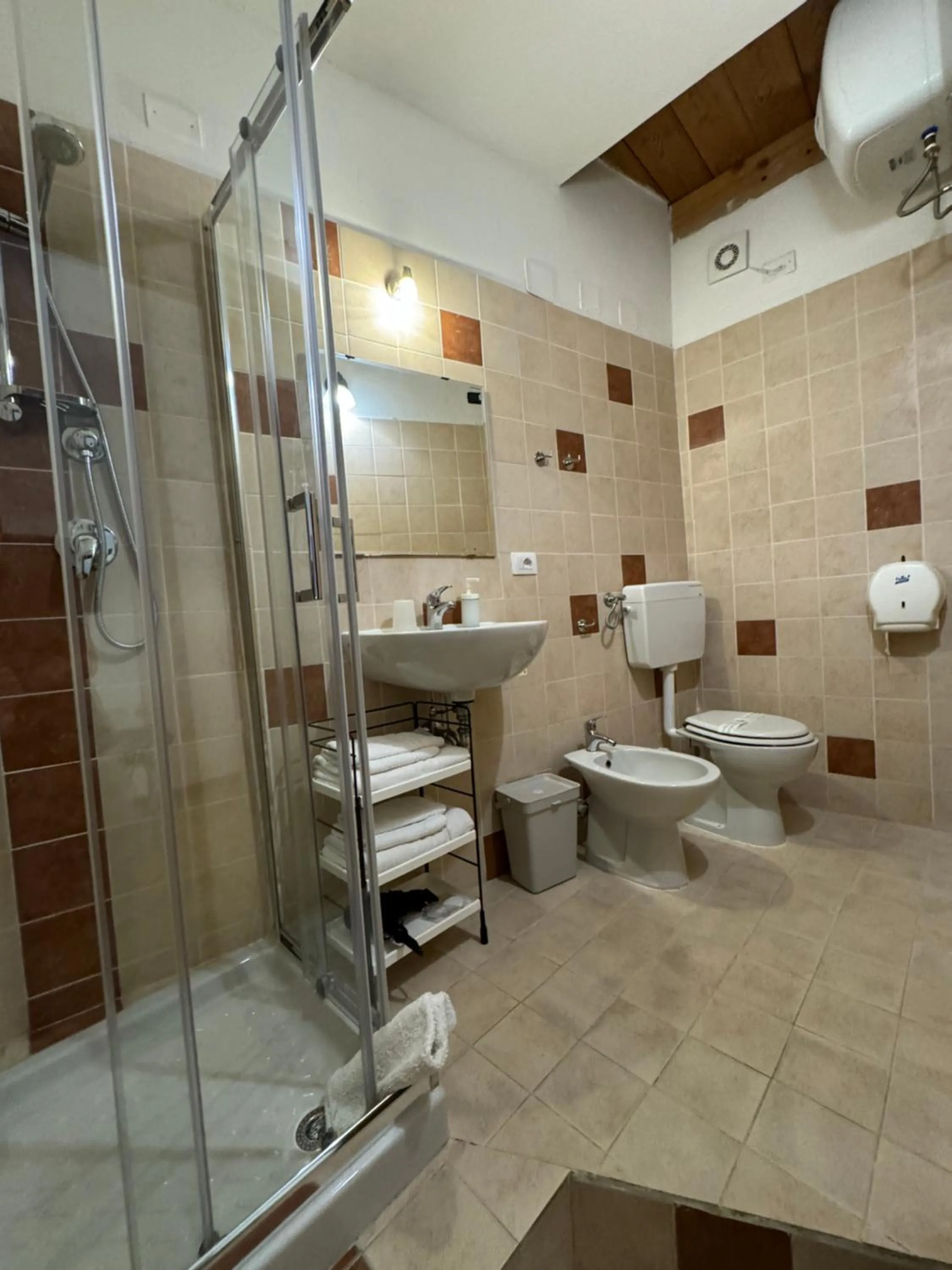 Shower in Studio Apartments Centro Storico Via Manno