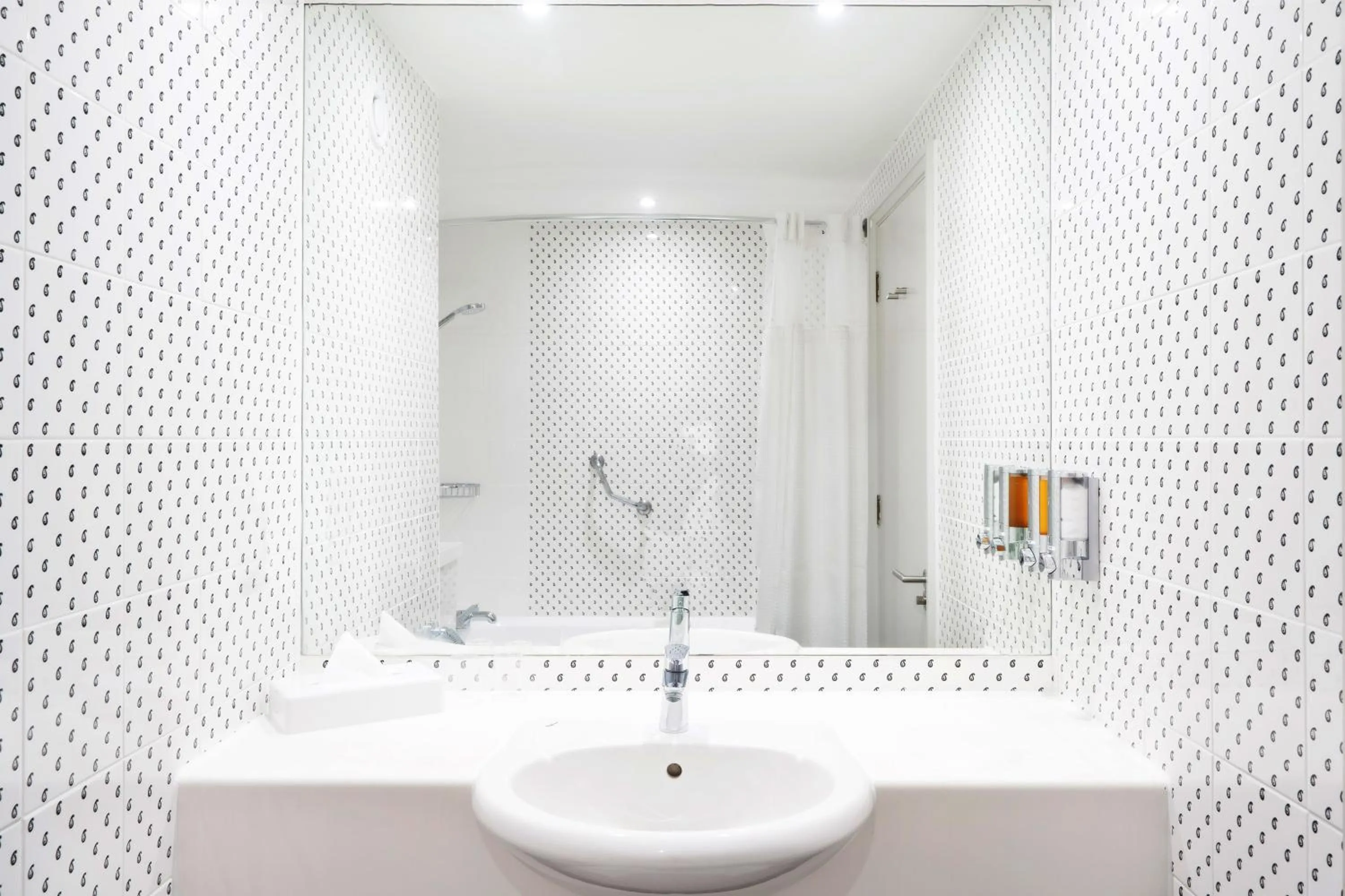 Toilet in Holiday Inn Hemel Hempstead M1, Jct. 8 by IHG