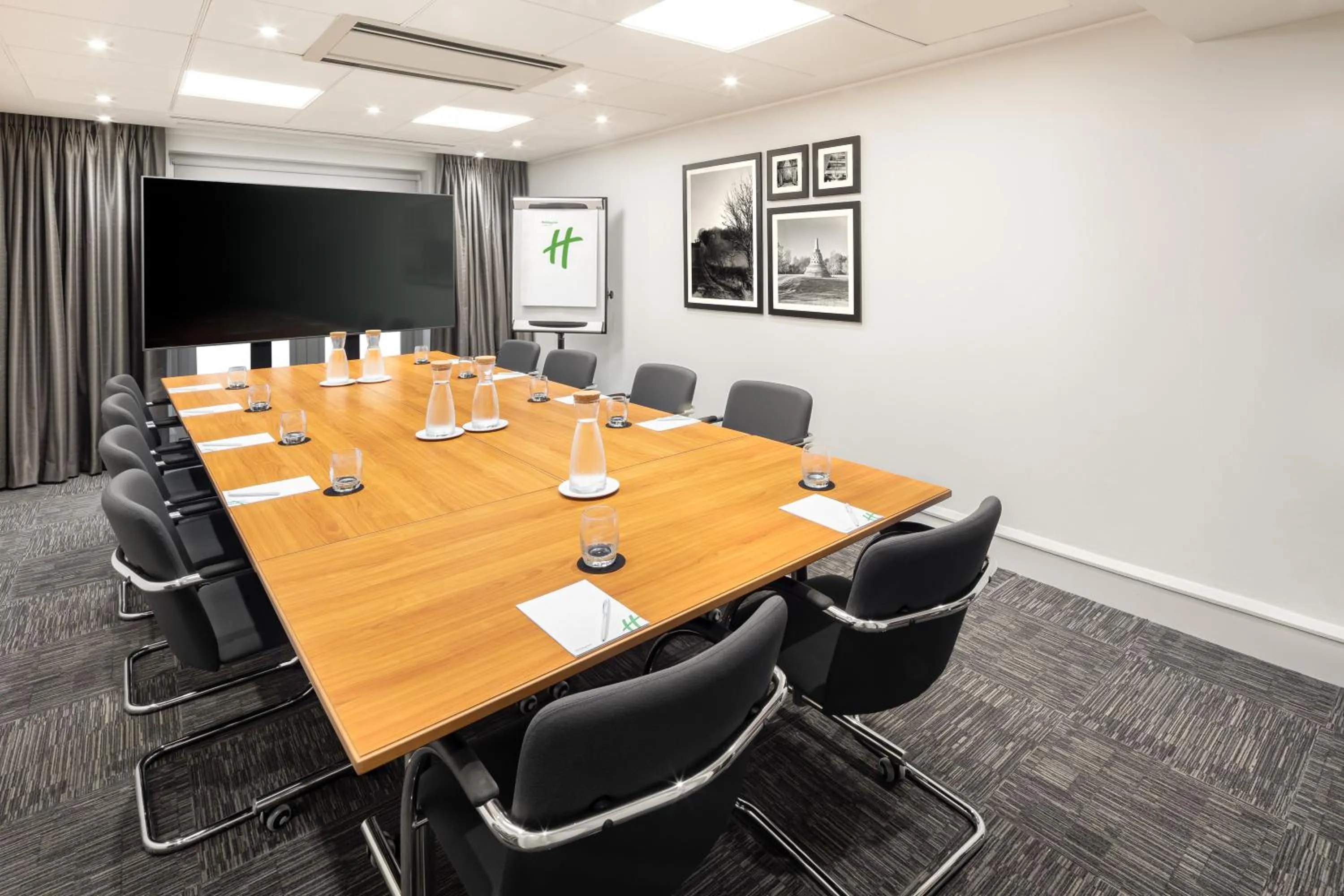 Meeting/conference room in Holiday Inn Hemel Hempstead M1, Jct. 8 by IHG