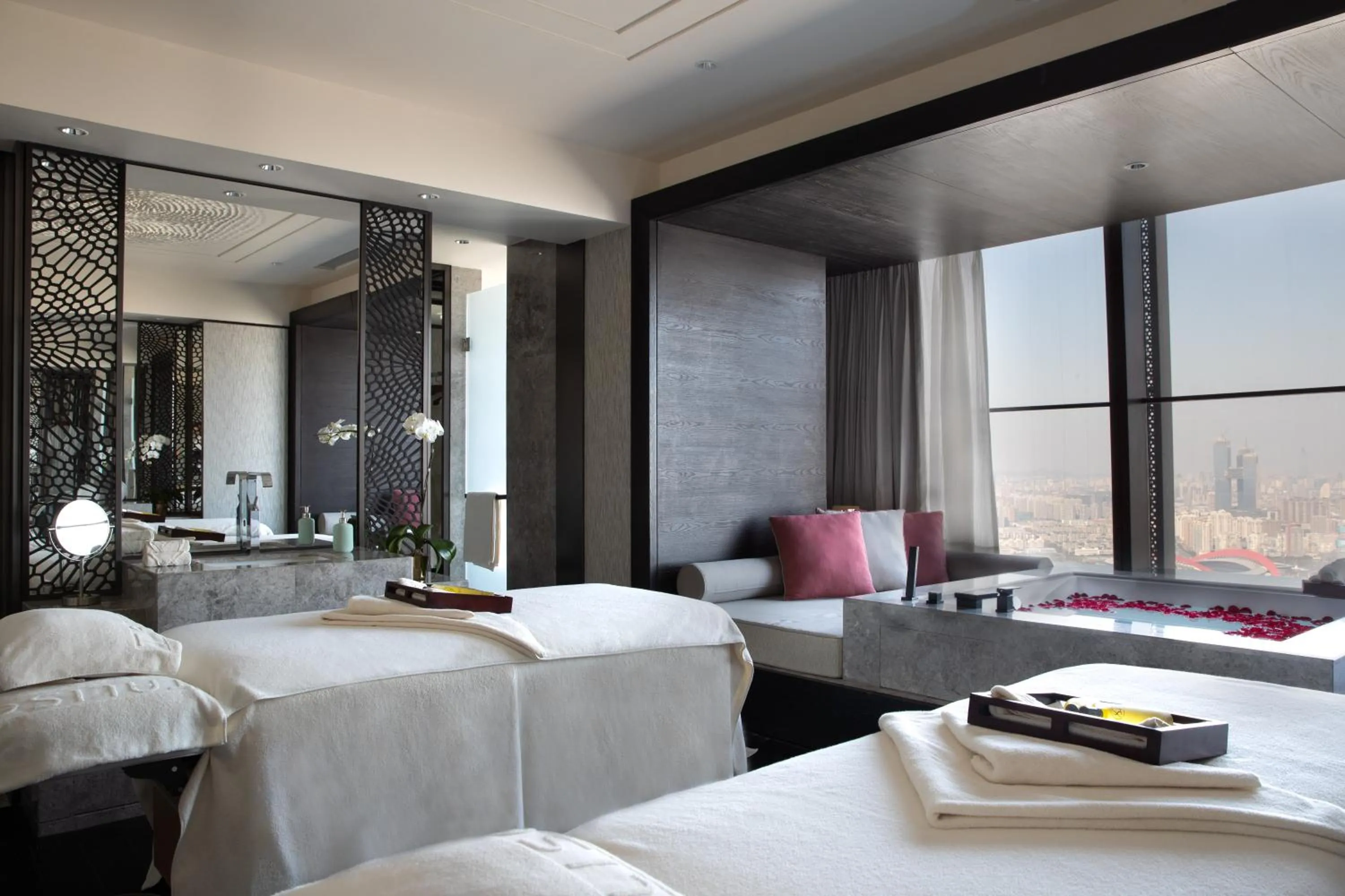 Seating area, Bed in Jumeirah Nanjing