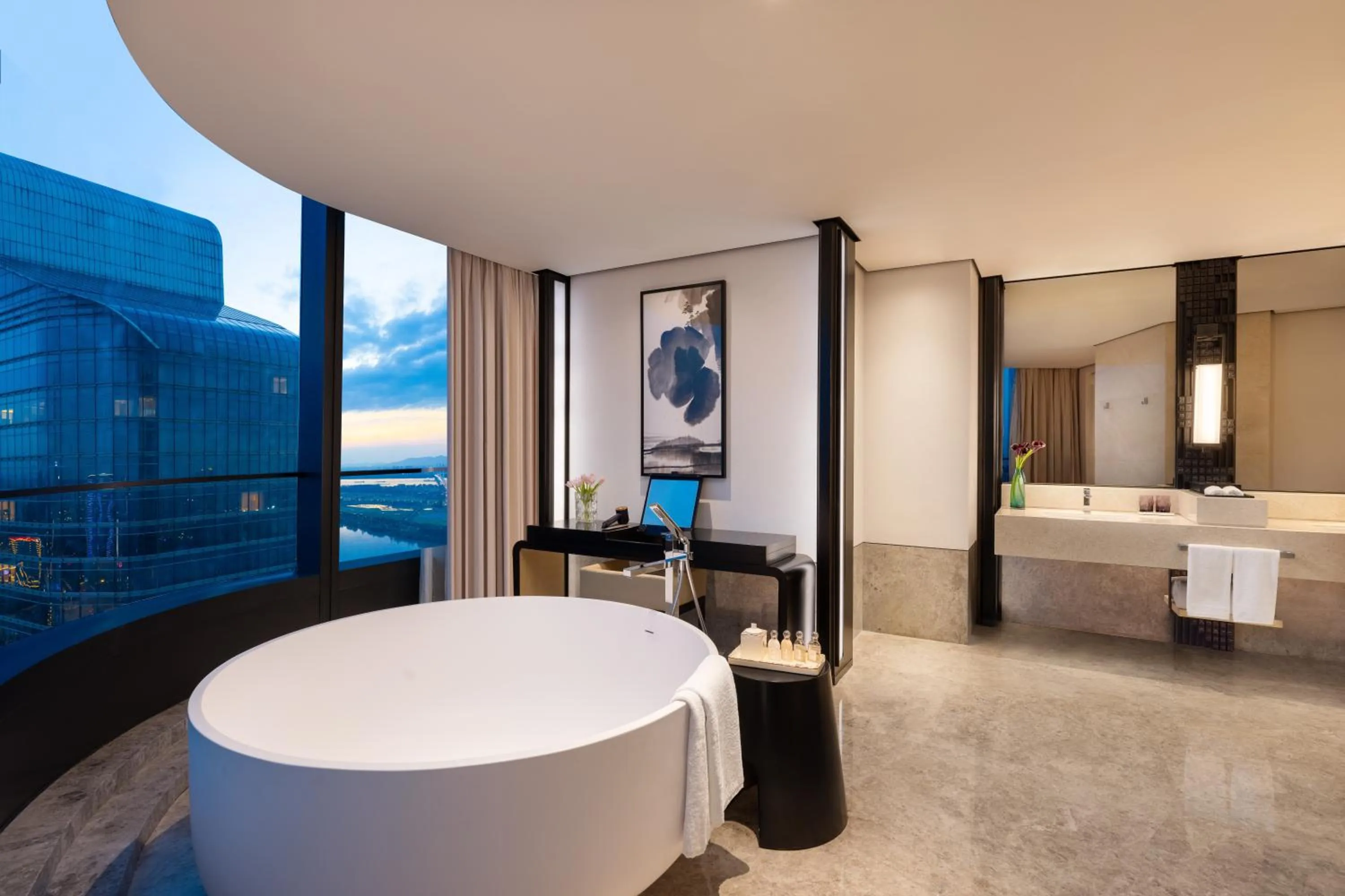 Bathroom, Bed in Jumeirah Nanjing