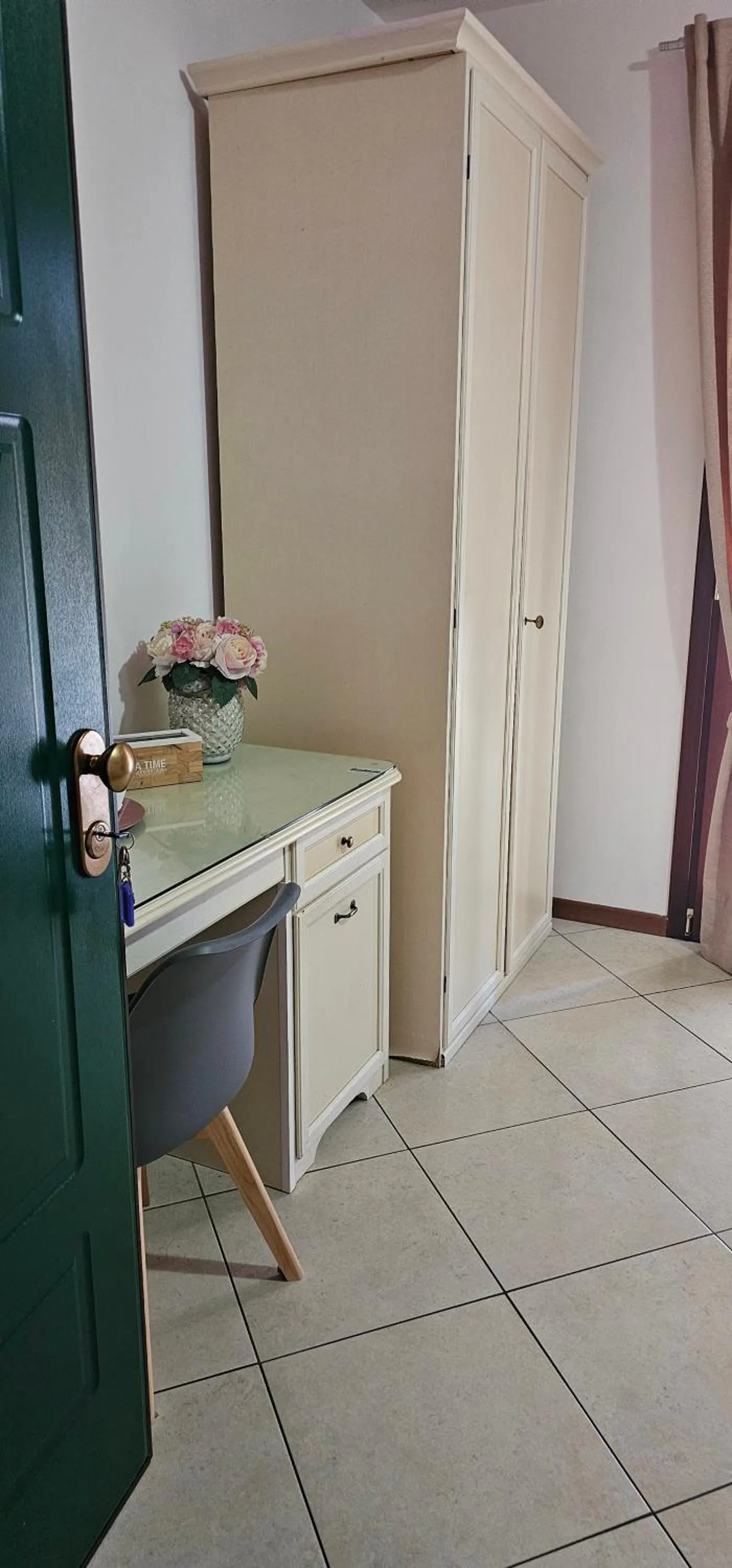 wardrobe in Fiumicino Inn Airport