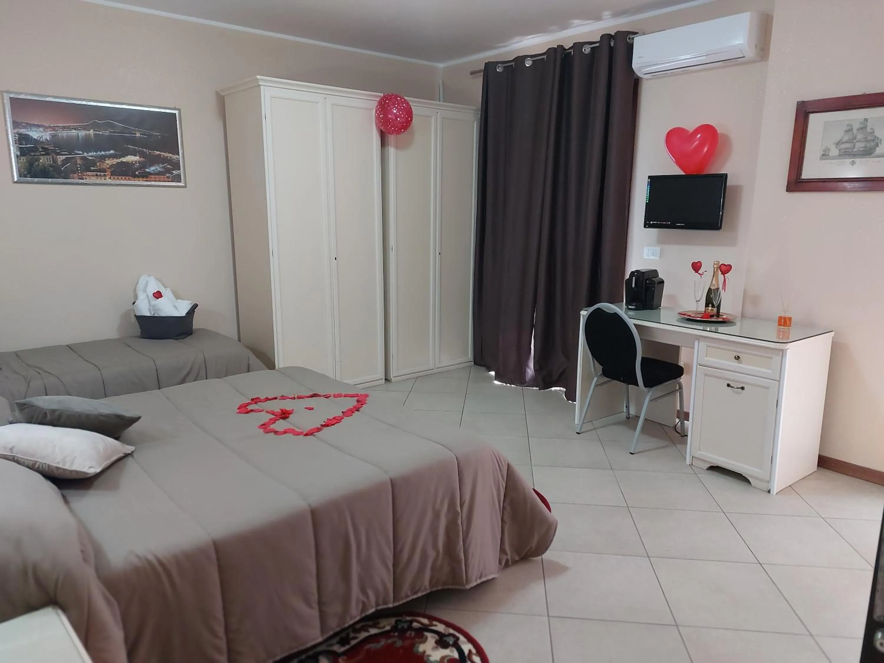 Photo of the whole room, Bed in Fiumicino Inn Airport