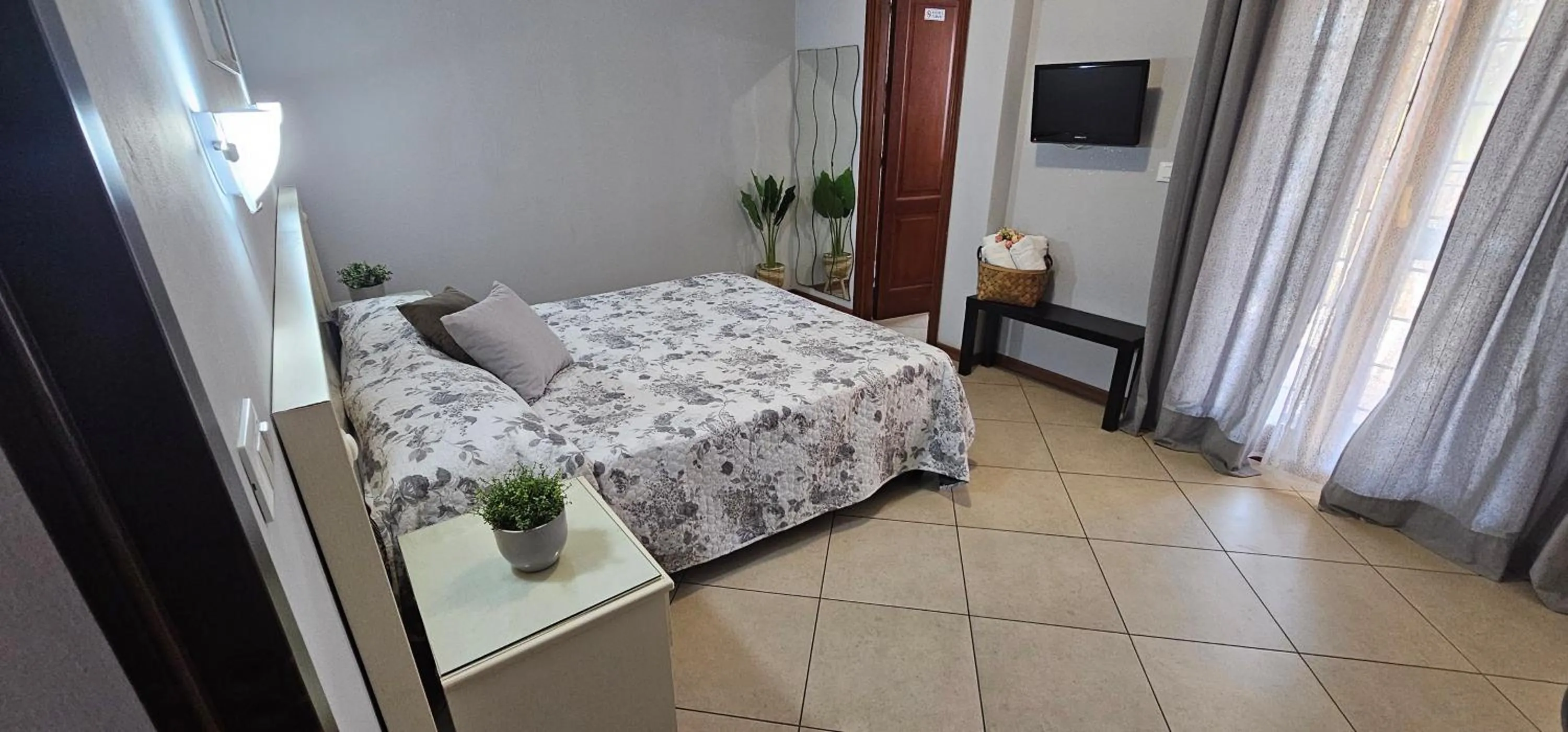 Photo of the whole room, Bed in Fiumicino Inn Airport