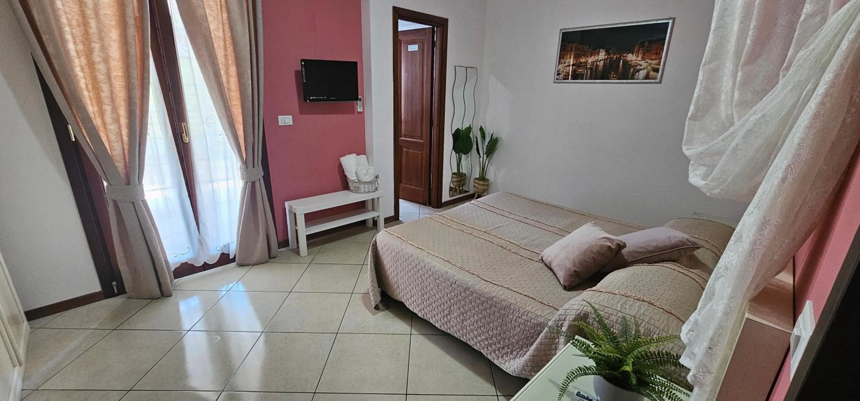 Photo of the whole room, Bed in Fiumicino Inn Airport