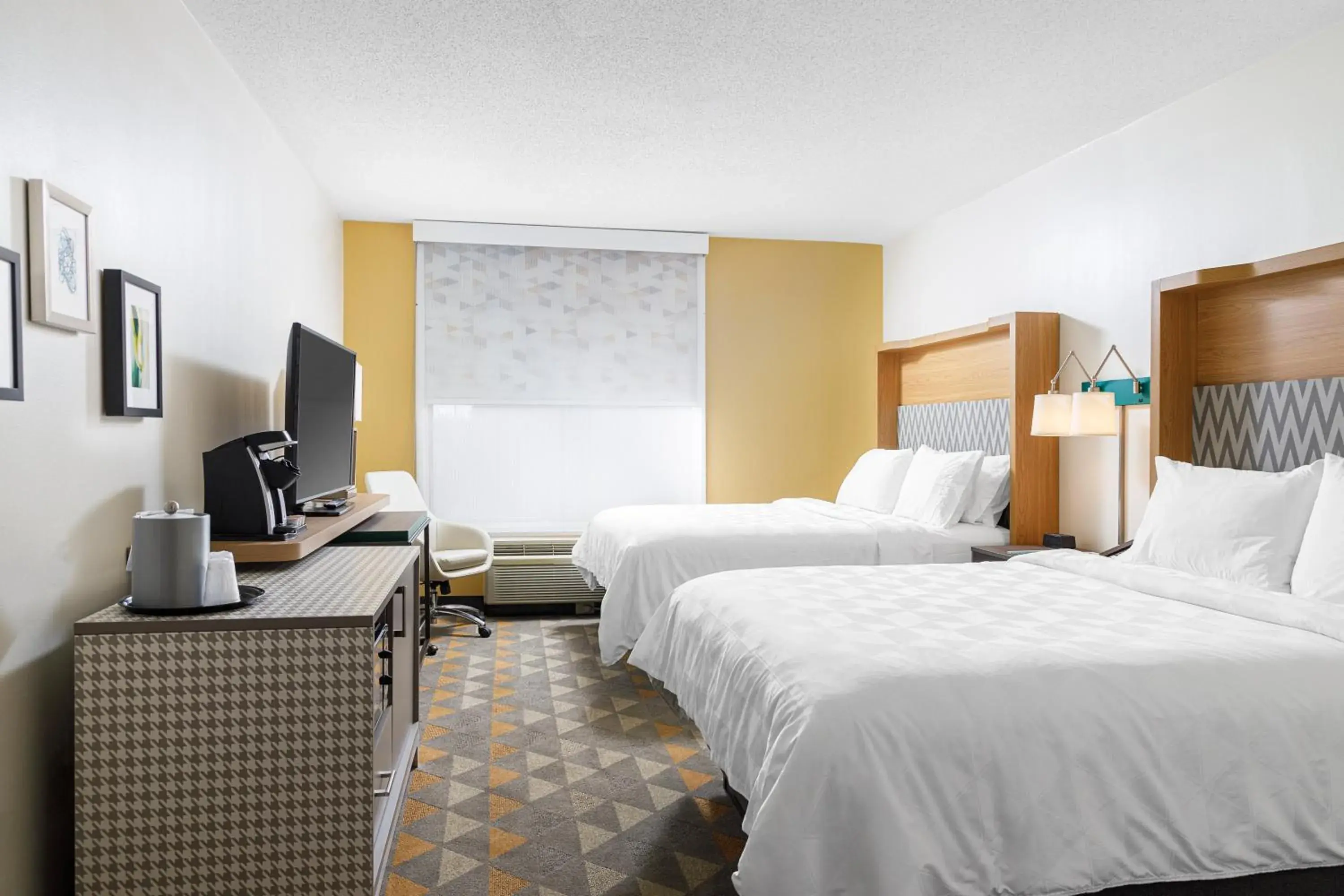 Standard Queen Room with Two Queen Beds in Holiday Inn Cleveland by IHG Standard Queen Room with Two Queen Beds in Holiday Inn Cleveland by IHG