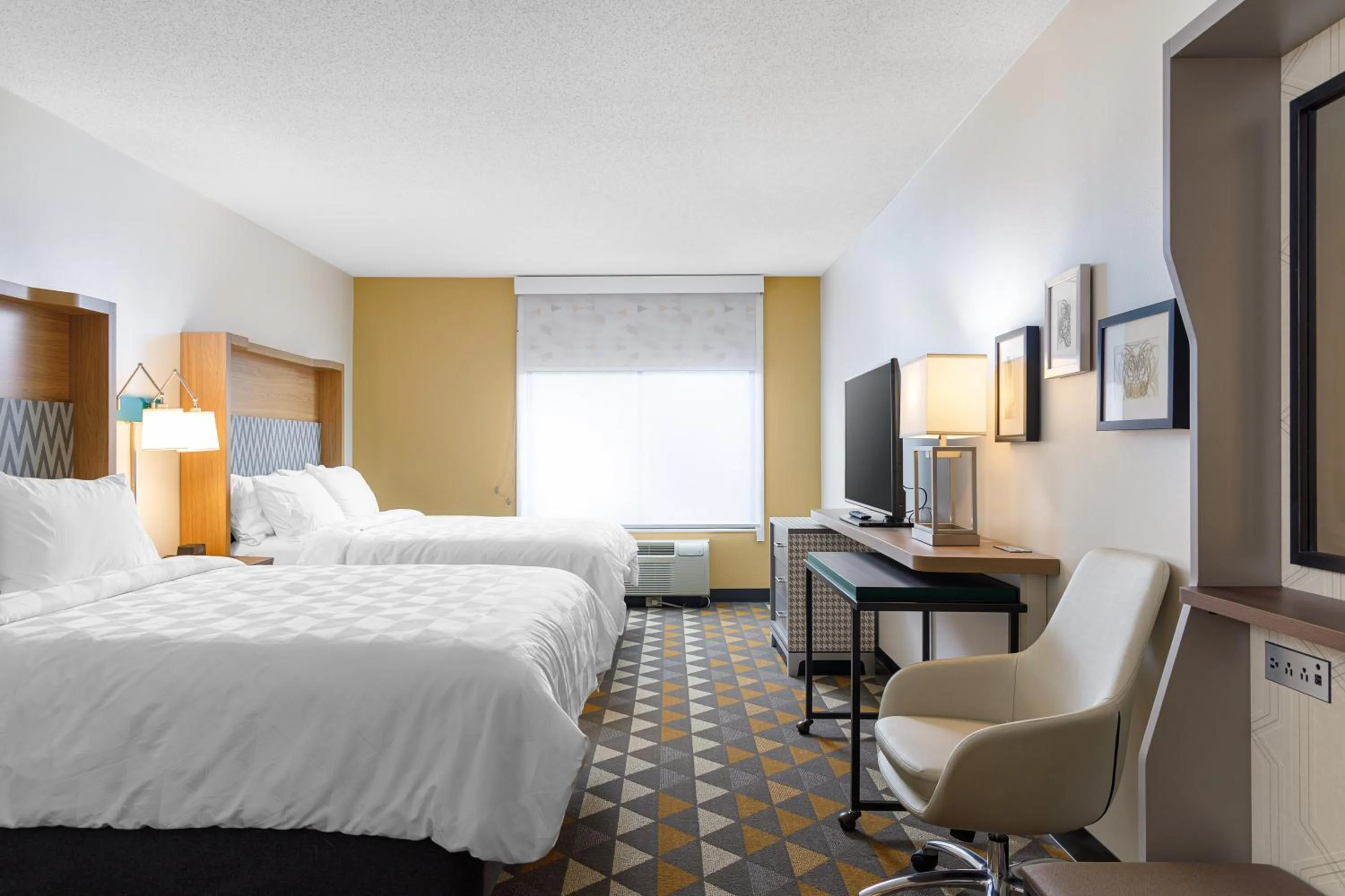 Photo of the whole room, Bed in Holiday Inn Cleveland by IHG