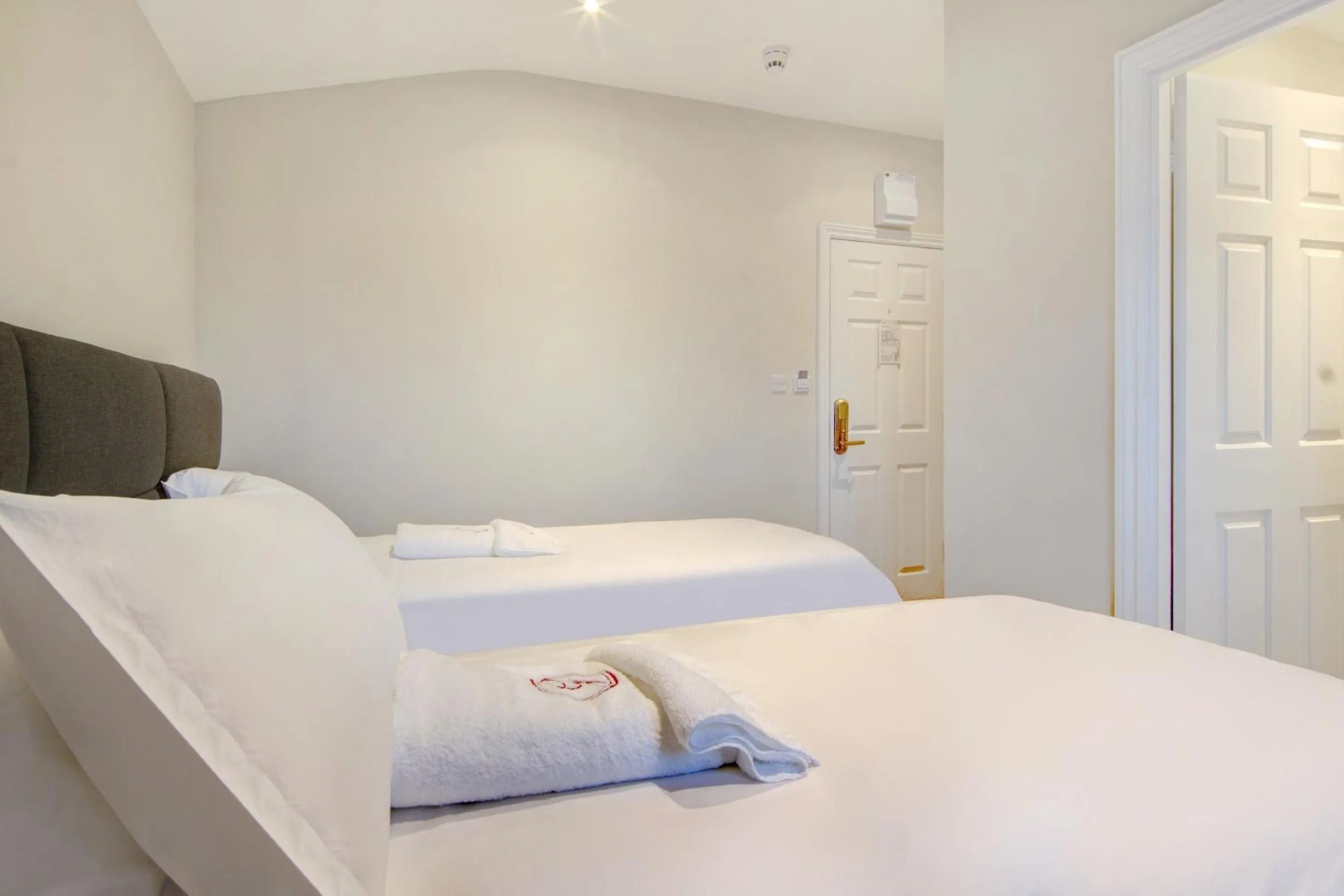 Bedroom, Bed in The Gissons Hotel - Exeter Airport & M5