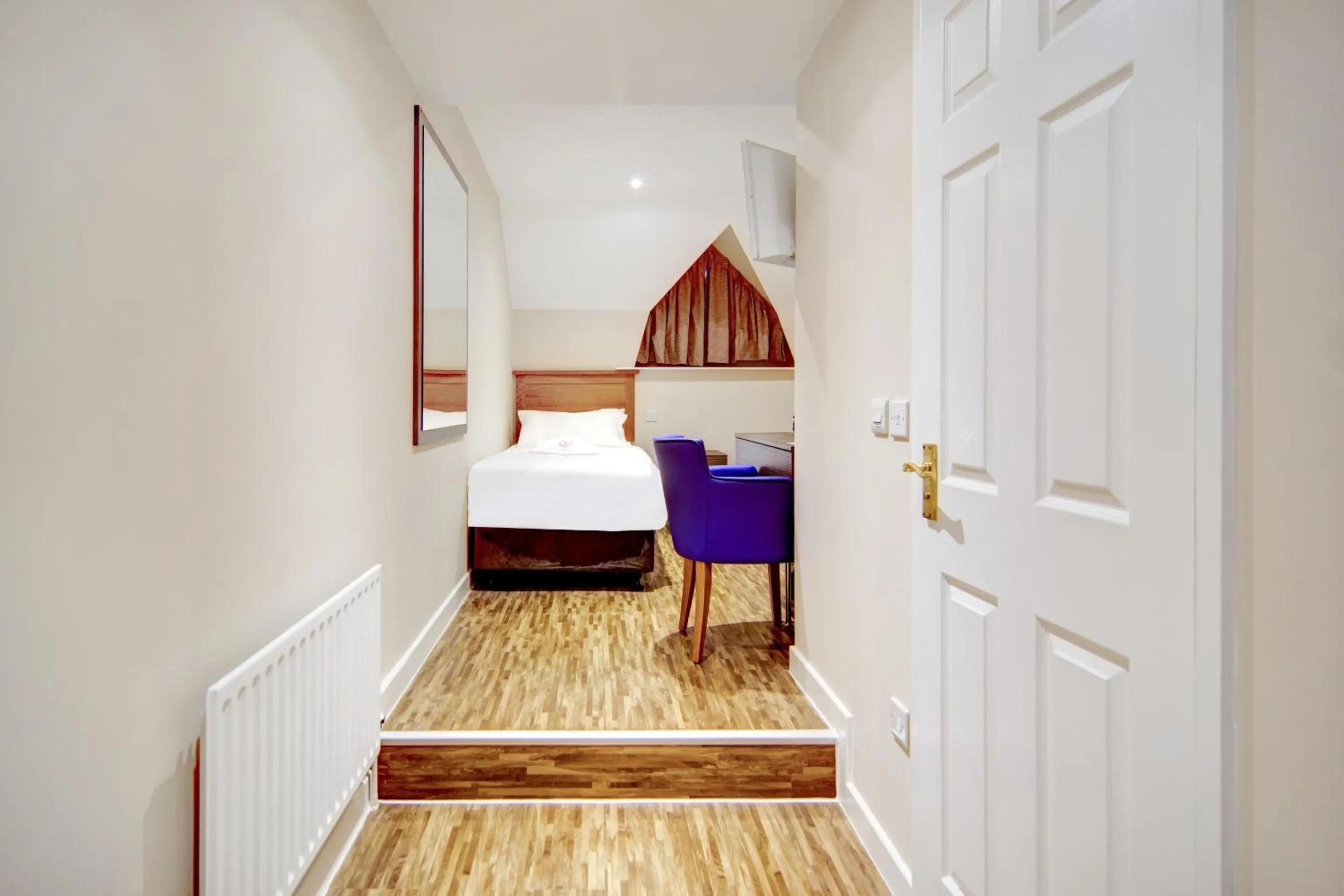 Bedroom, Bed in The Gissons Hotel - Exeter Airport & M5