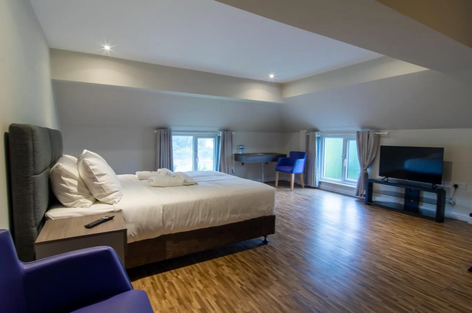Bedroom, Bed in The Gissons Hotel - Exeter Airport & M5