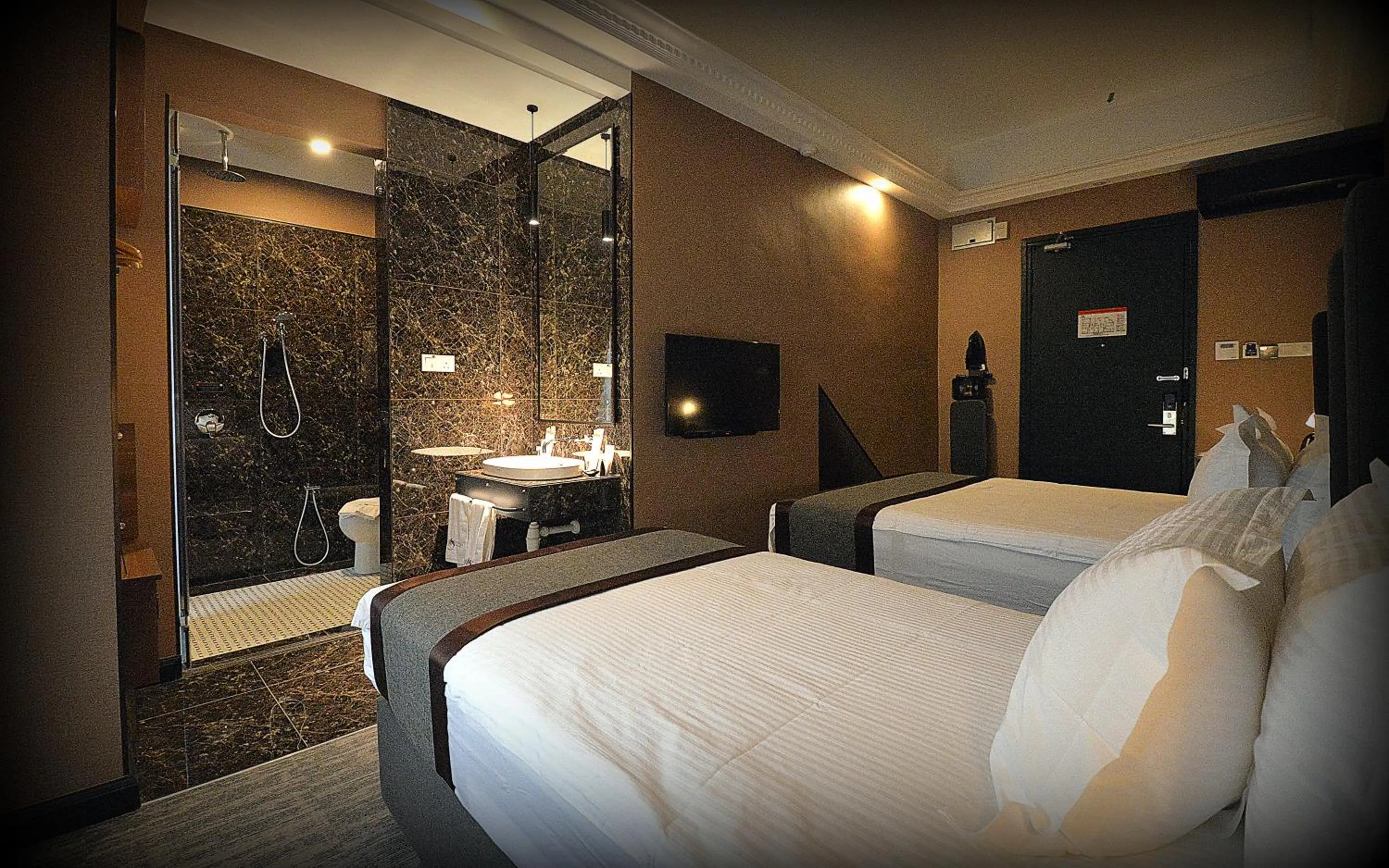 Photo of the whole room, Bed in 1969 Business Suites Bandar Botani, Ipoh