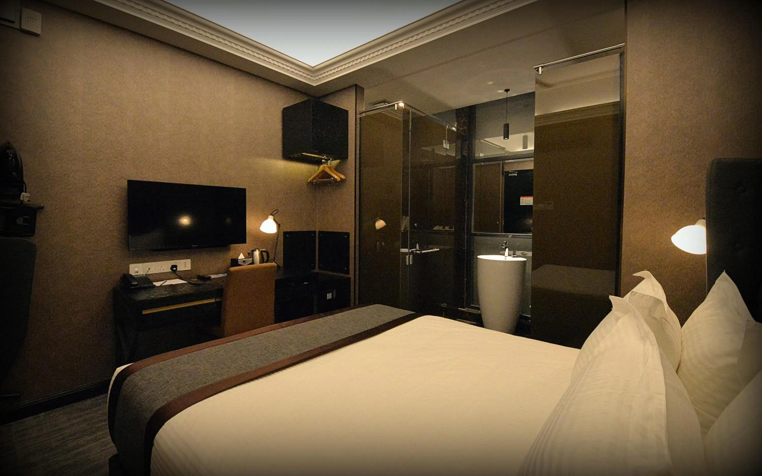 Photo of the whole room, Bed in 1969 Business Suites Bandar Botani, Ipoh