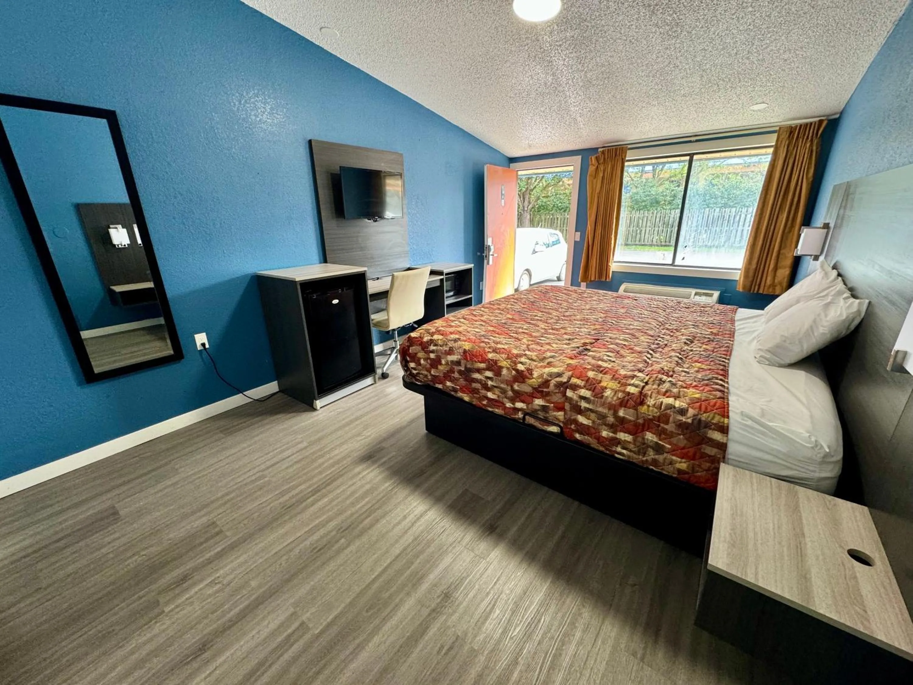 Bed in Knights Inn Greenville