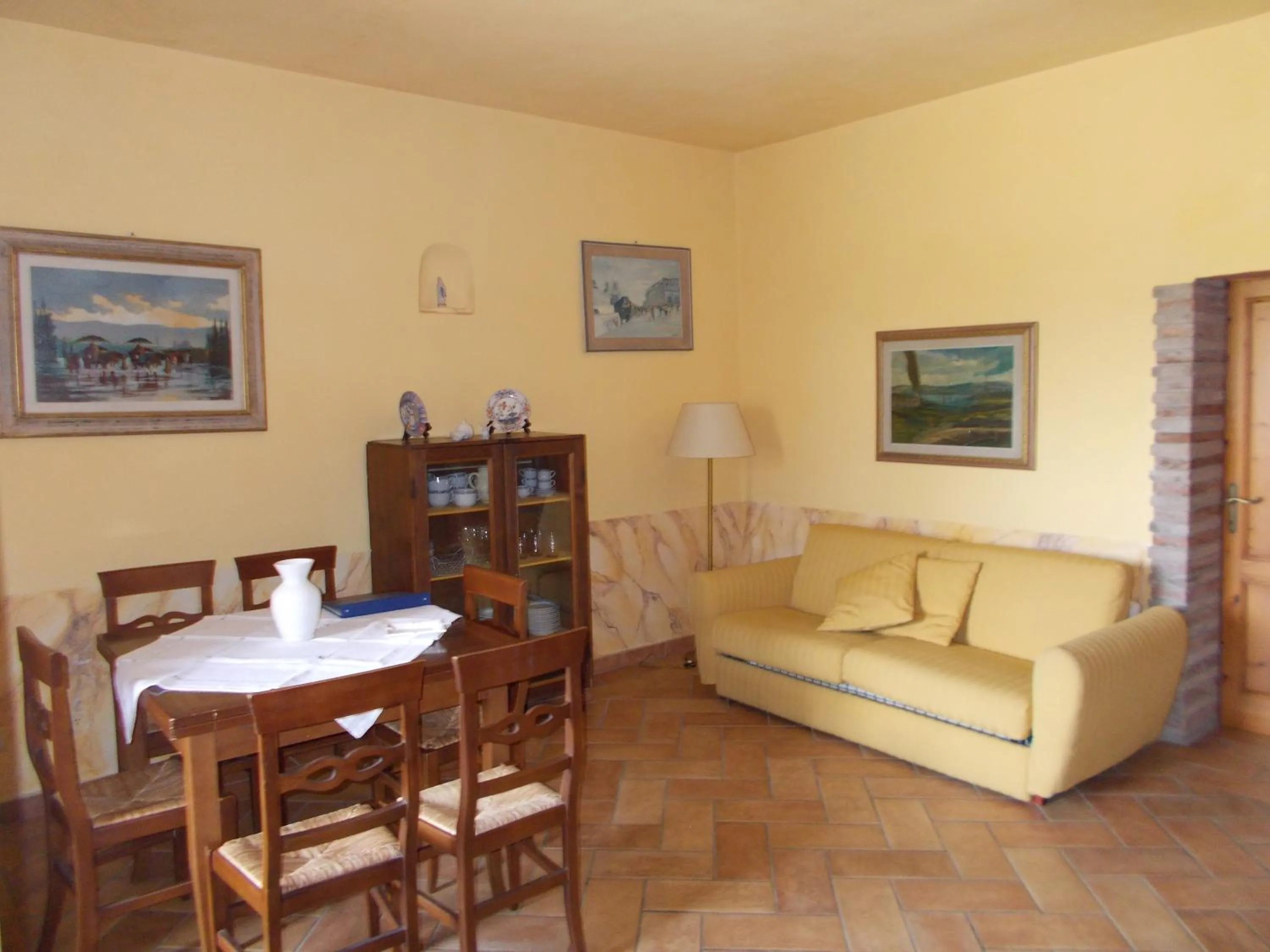 Dining area in La Francigena