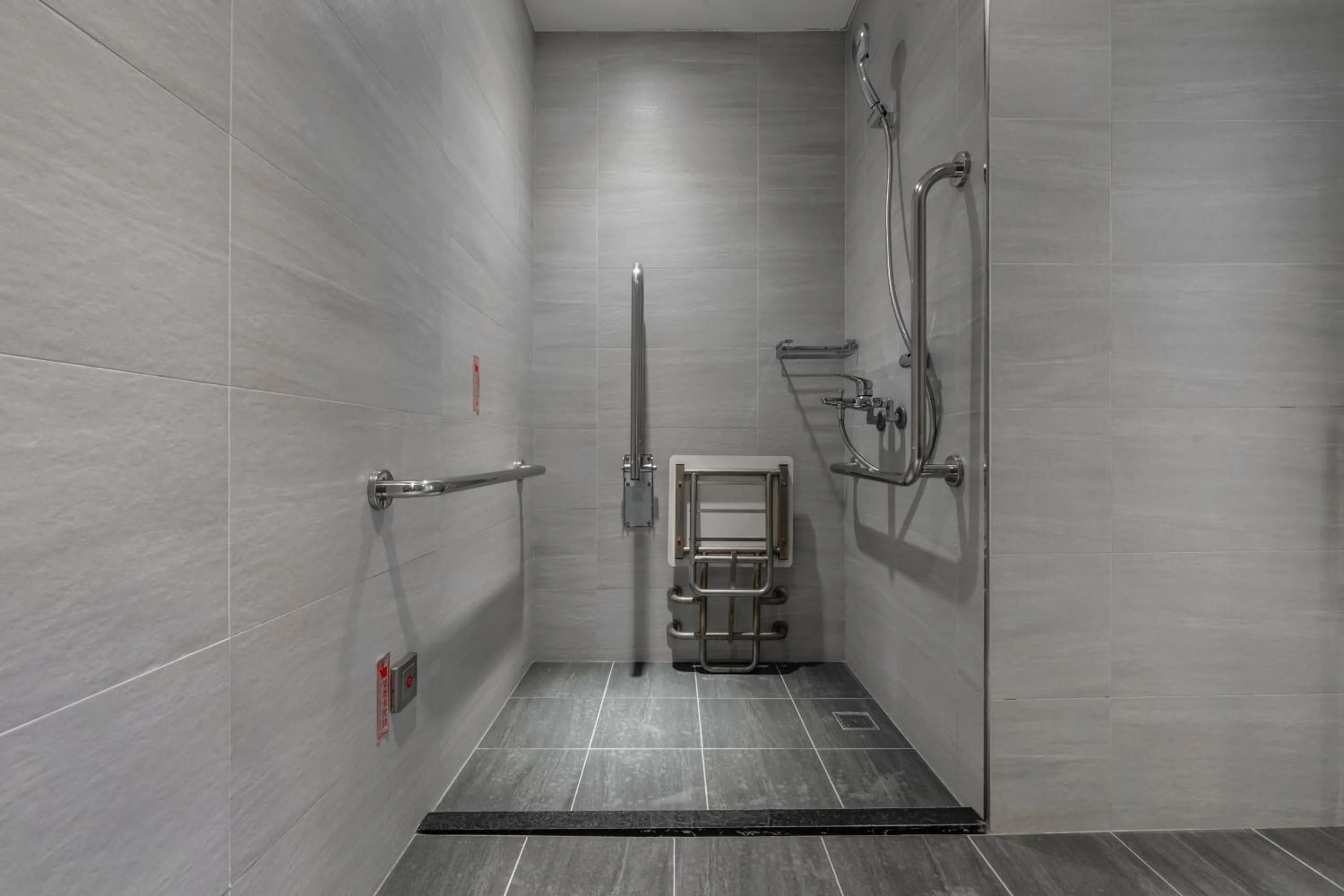 Shower in CHECK inn Express Taichung Fuxing