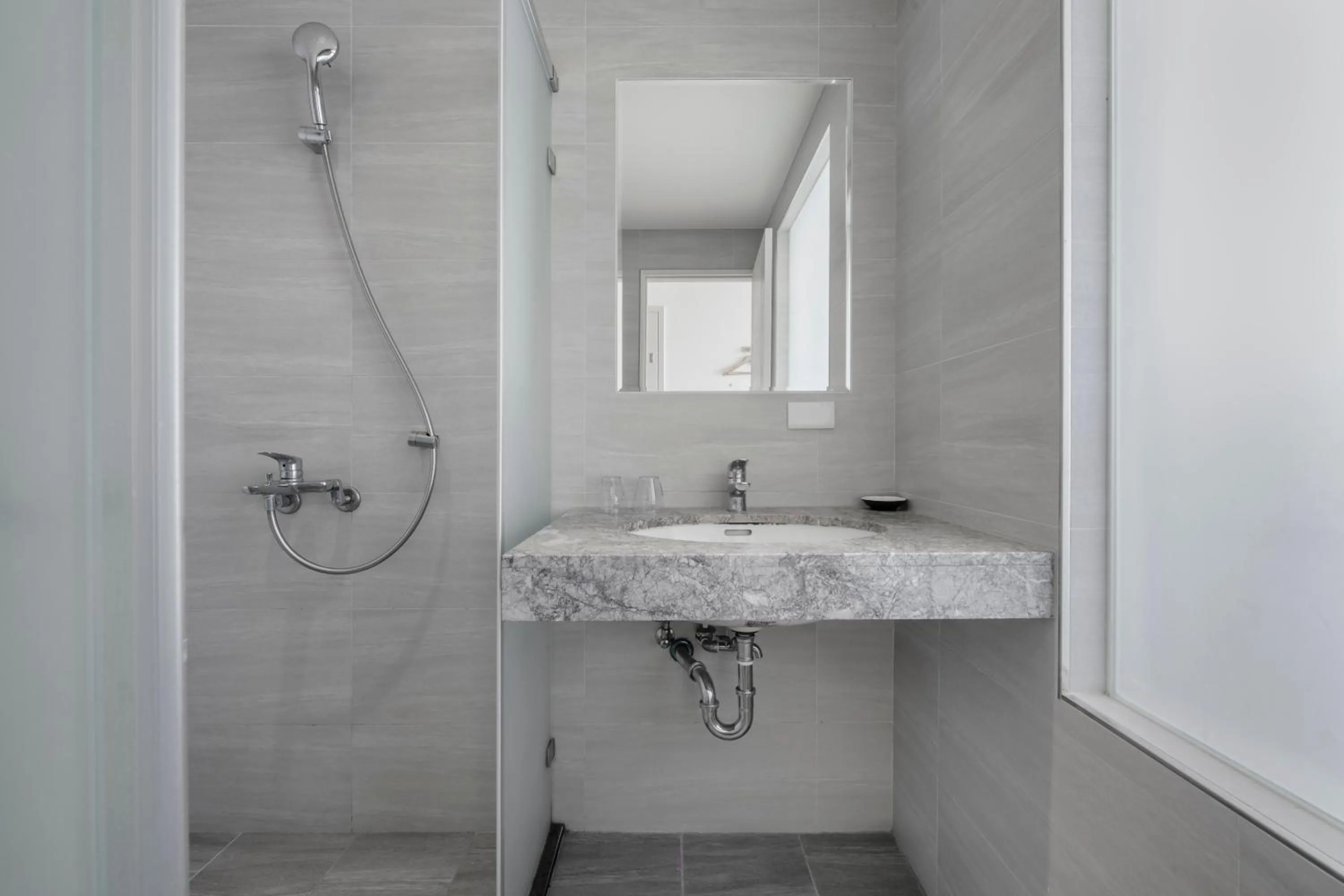 Shower in CHECK inn Express Taichung Fuxing