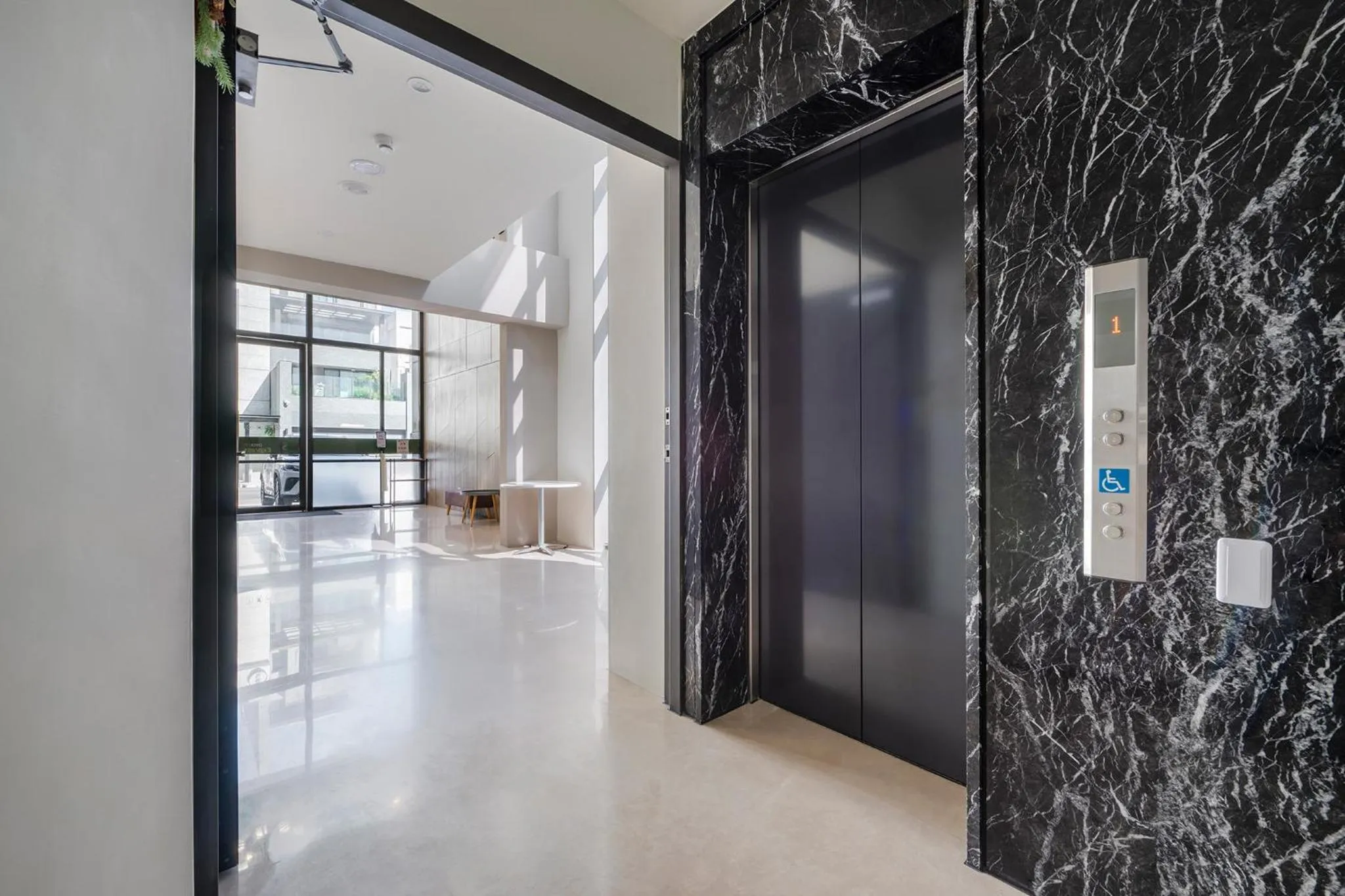 elevator in CHECK inn Express Taichung Fuxing