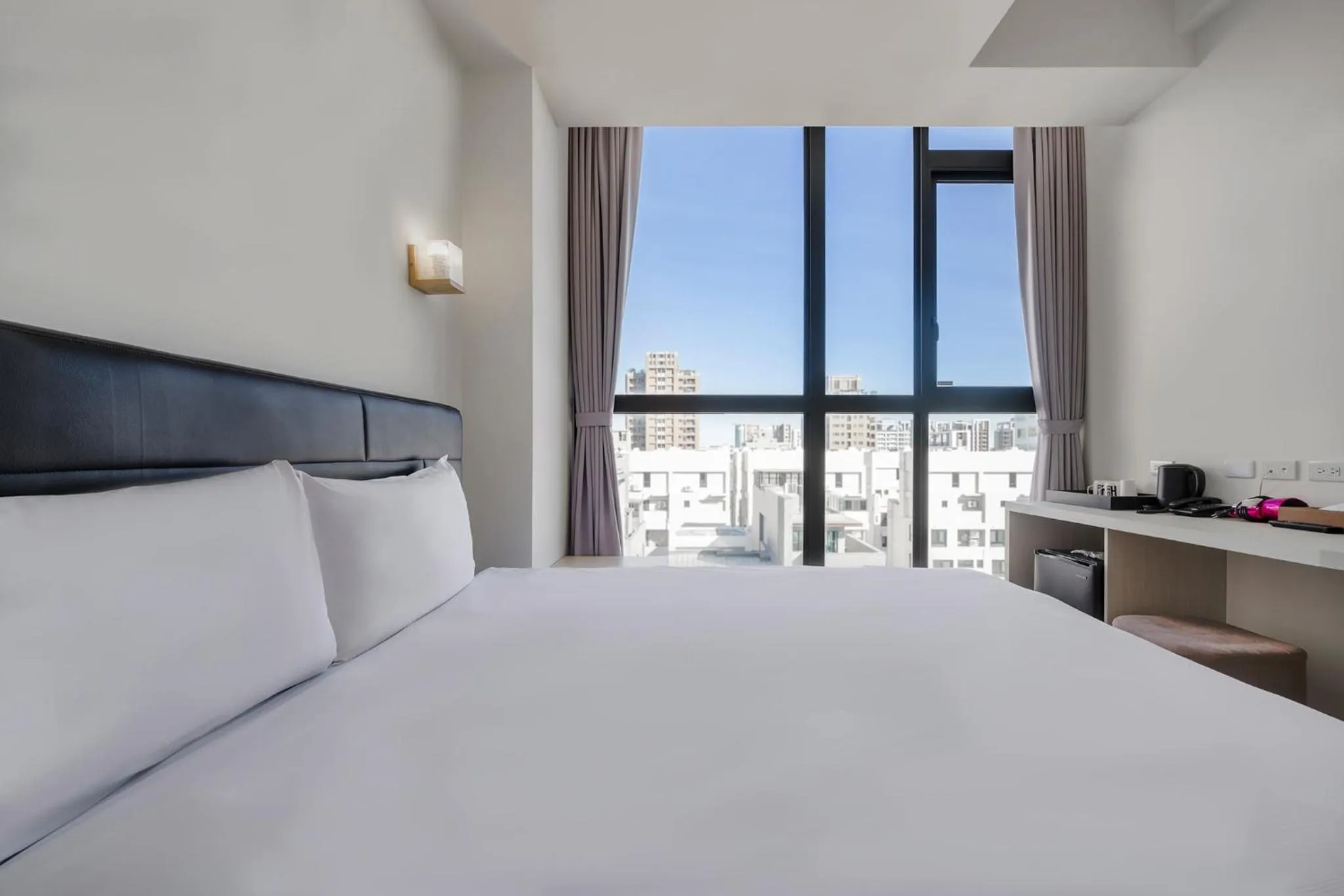 Photo of the whole room, Bed in CHECK inn Express Taichung Fuxing