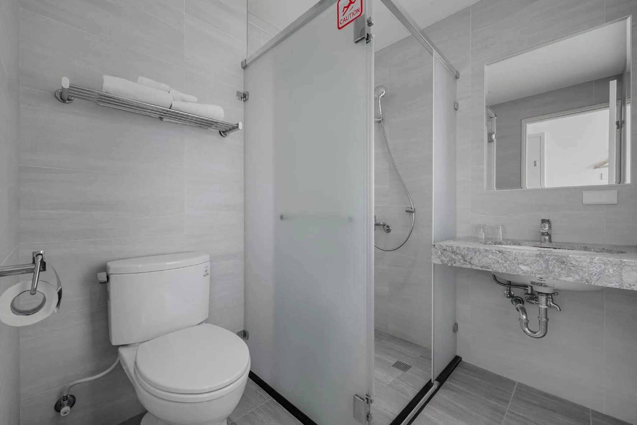 Toilet in CHECK inn Express Taichung Fuxing