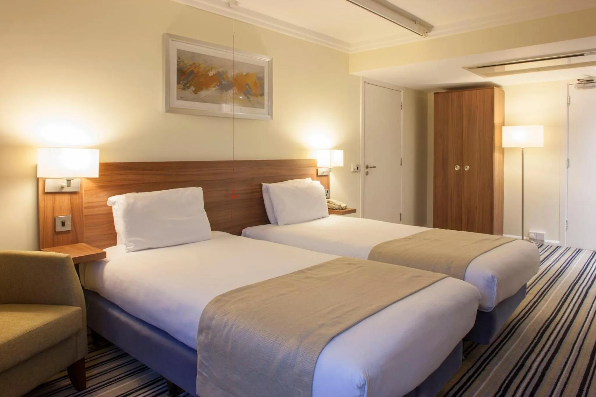 Photo of the whole room, Bed in Holiday Inn Birmingham M6, Jct7 by IHG