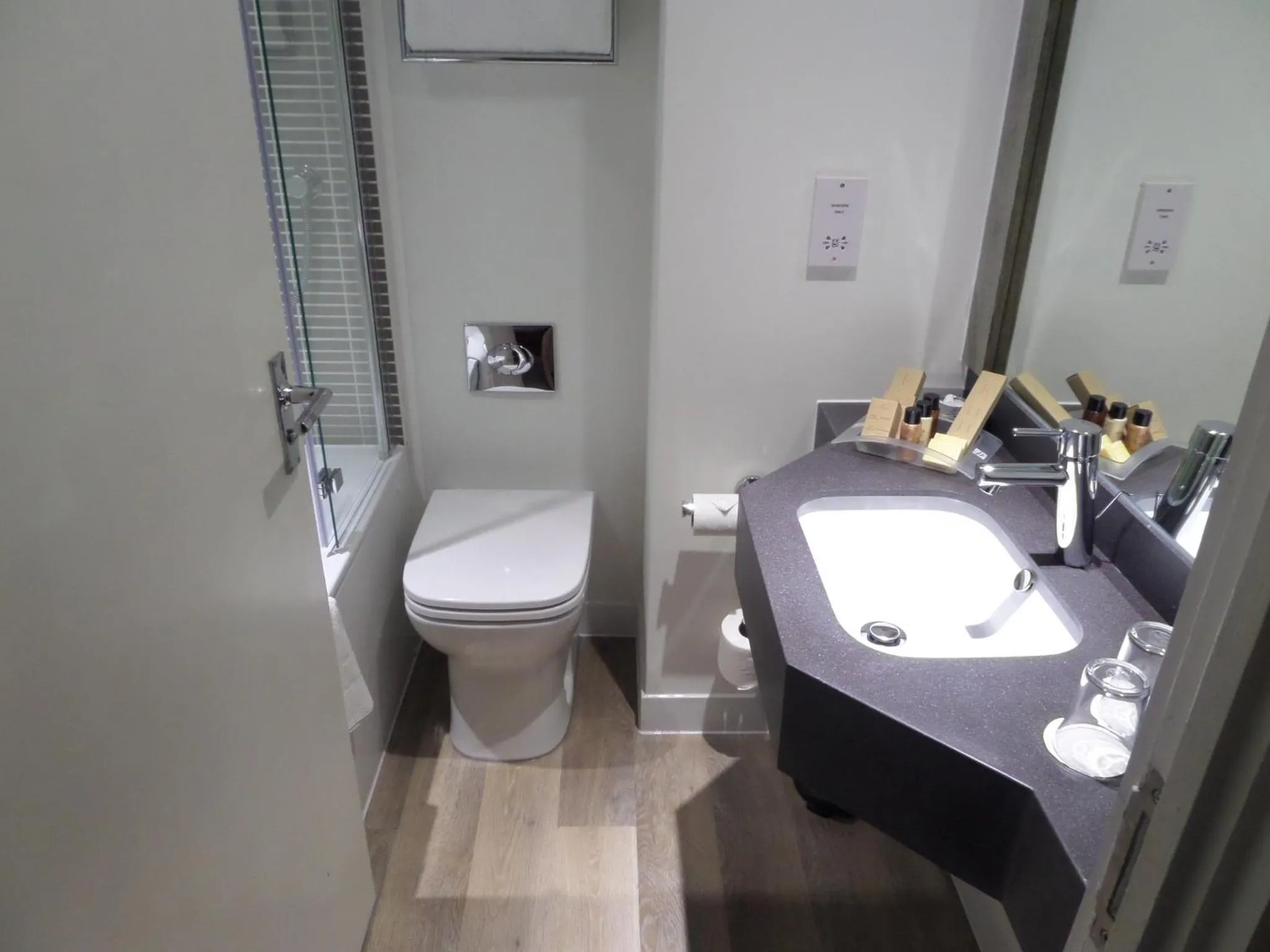 Bathroom in Holiday Inn Birmingham M6, Jct7 by IHG