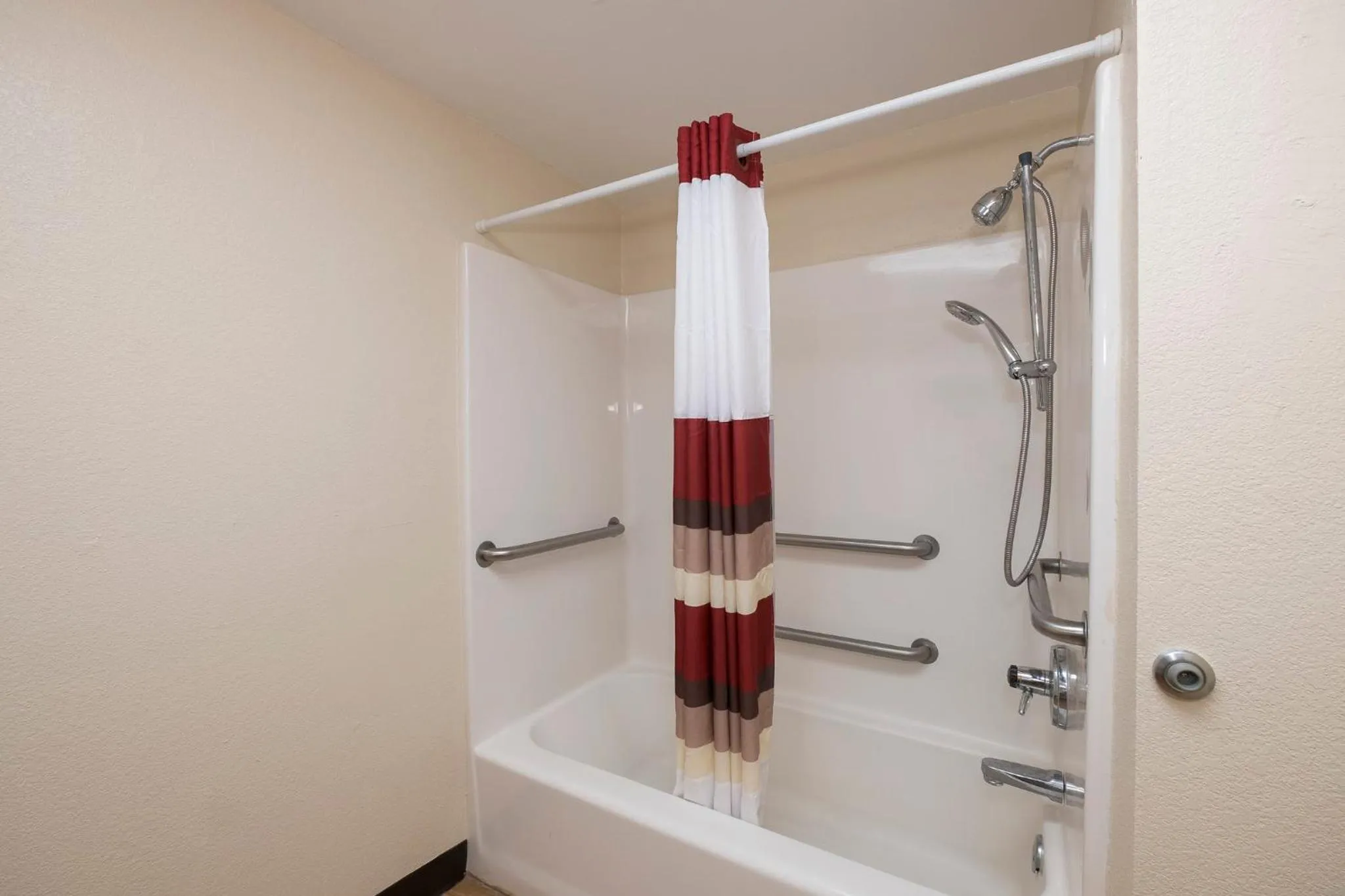 Bathroom in Red Roof Inn PLUS+ & Suites Opelika