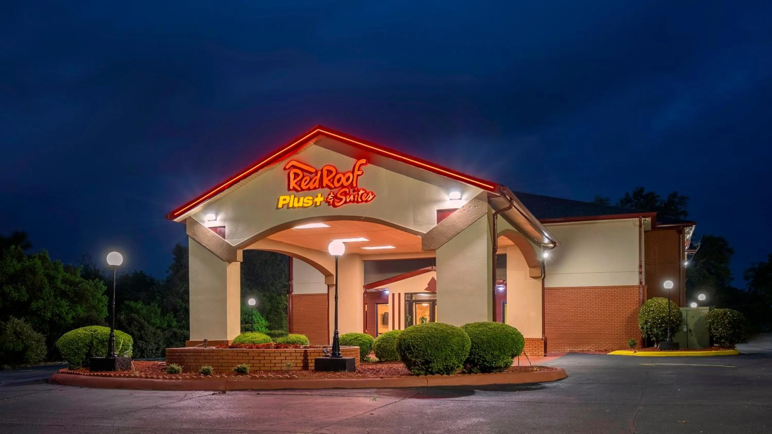 Property building in Red Roof Inn PLUS+ & Suites Opelika