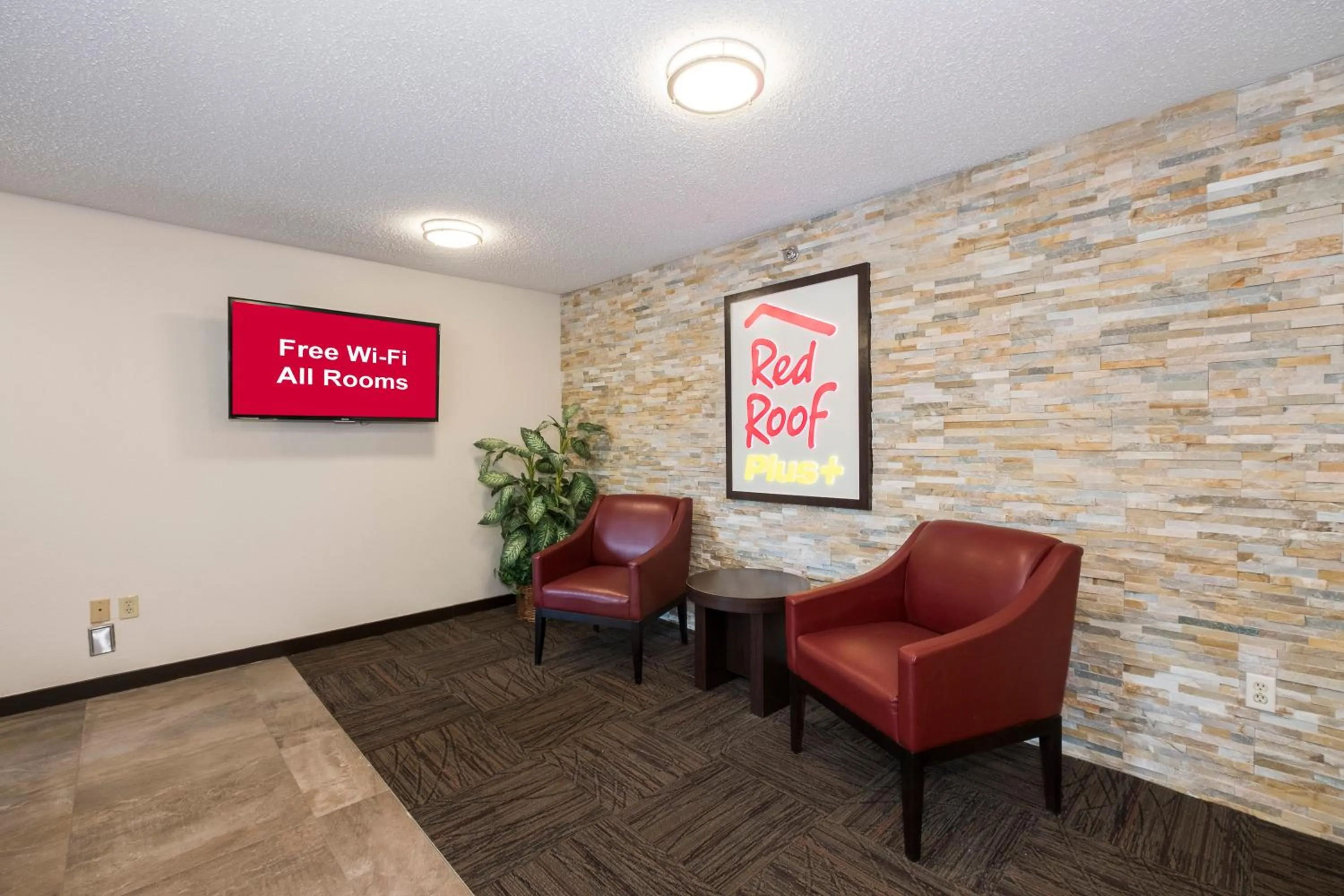 Lobby or reception in Red Roof Inn PLUS+ & Suites Opelika
