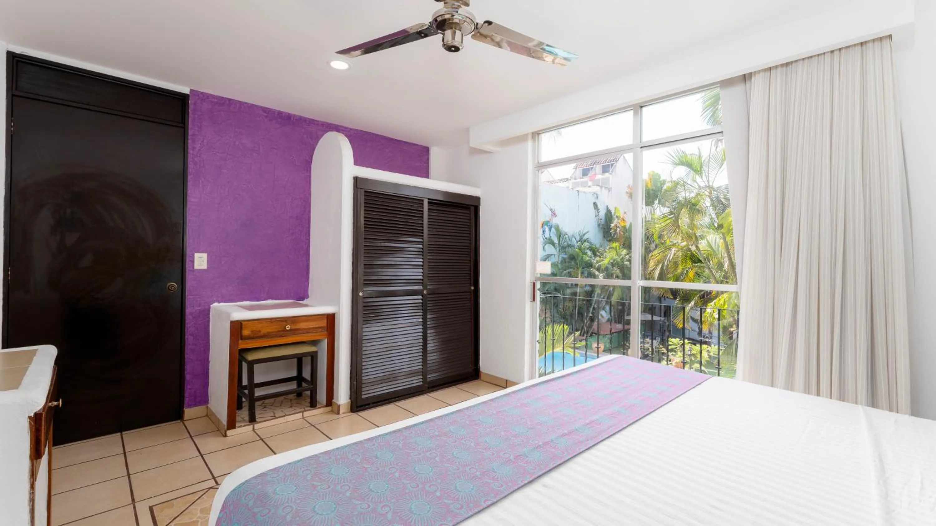 Bed in Best Western Posada Chahue