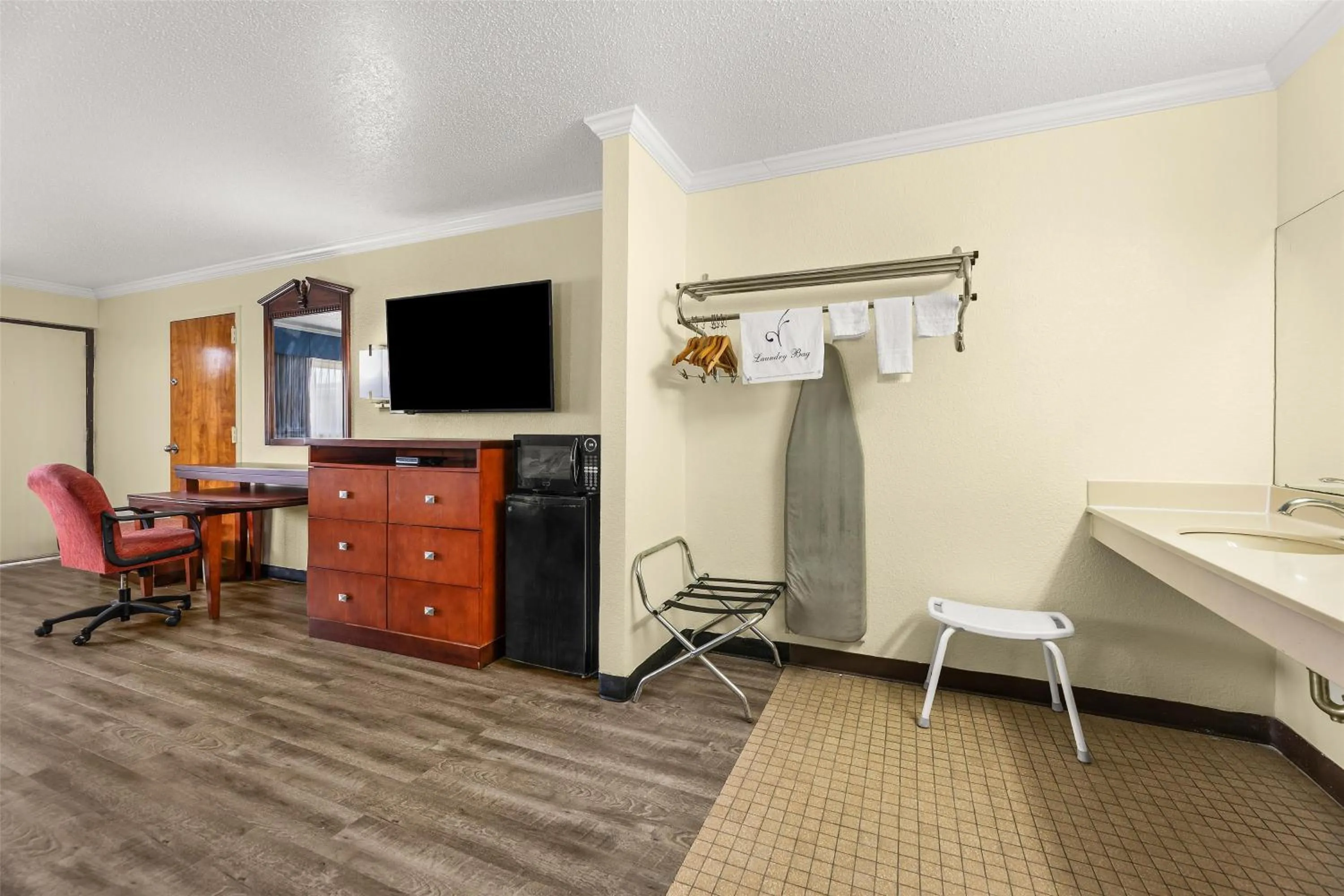 Bed in America's Best Value Inn and Suites