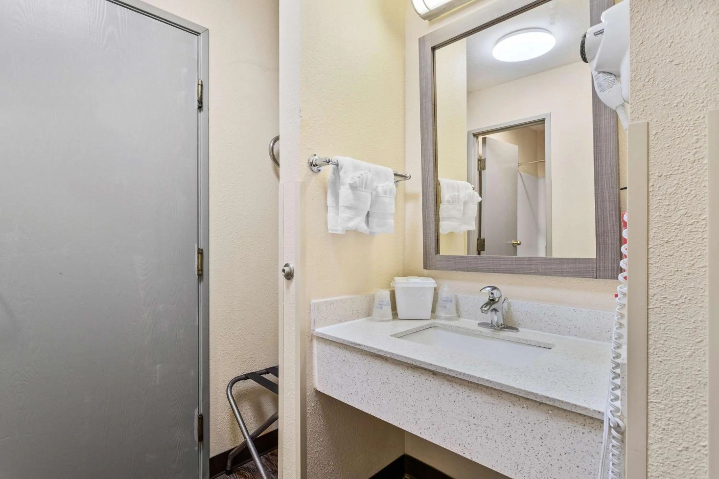 Bathroom in SureStay Hotel by Best Western Albuquerque Midtown