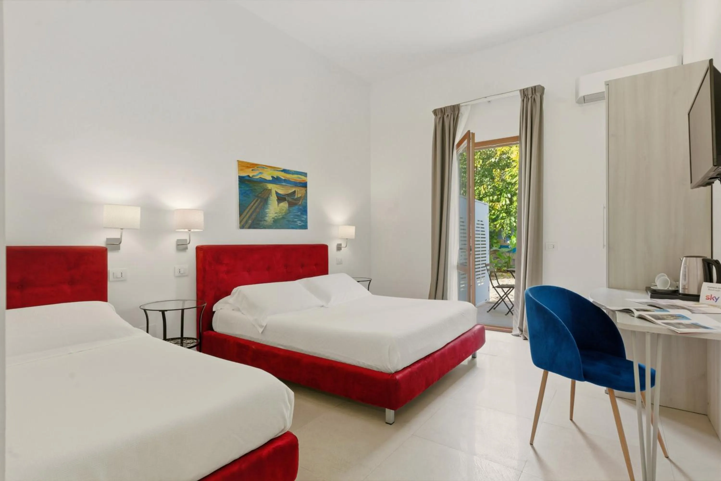 Photo of the whole room, Bed in Villa Landolina