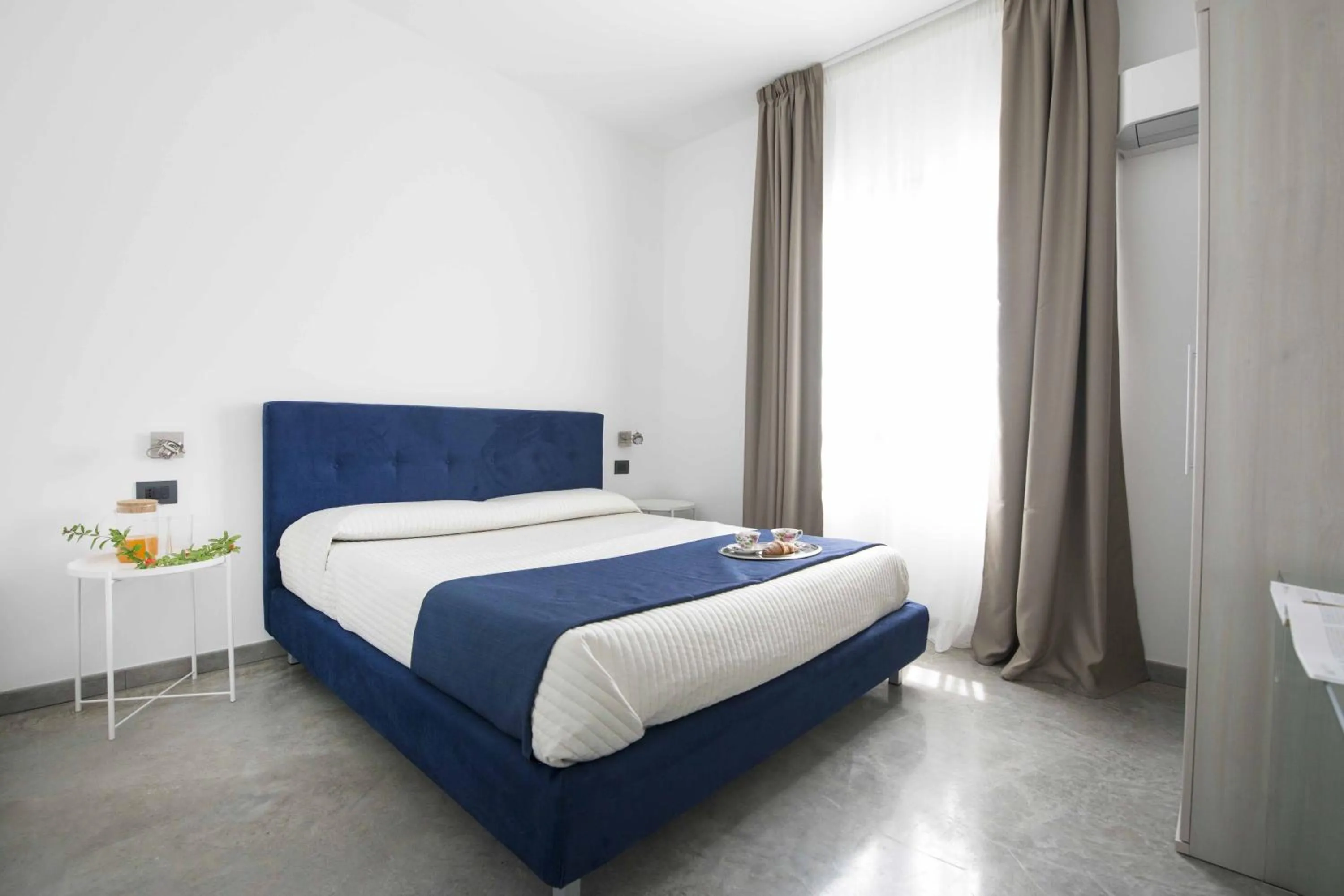 Bed in Villa Landolina