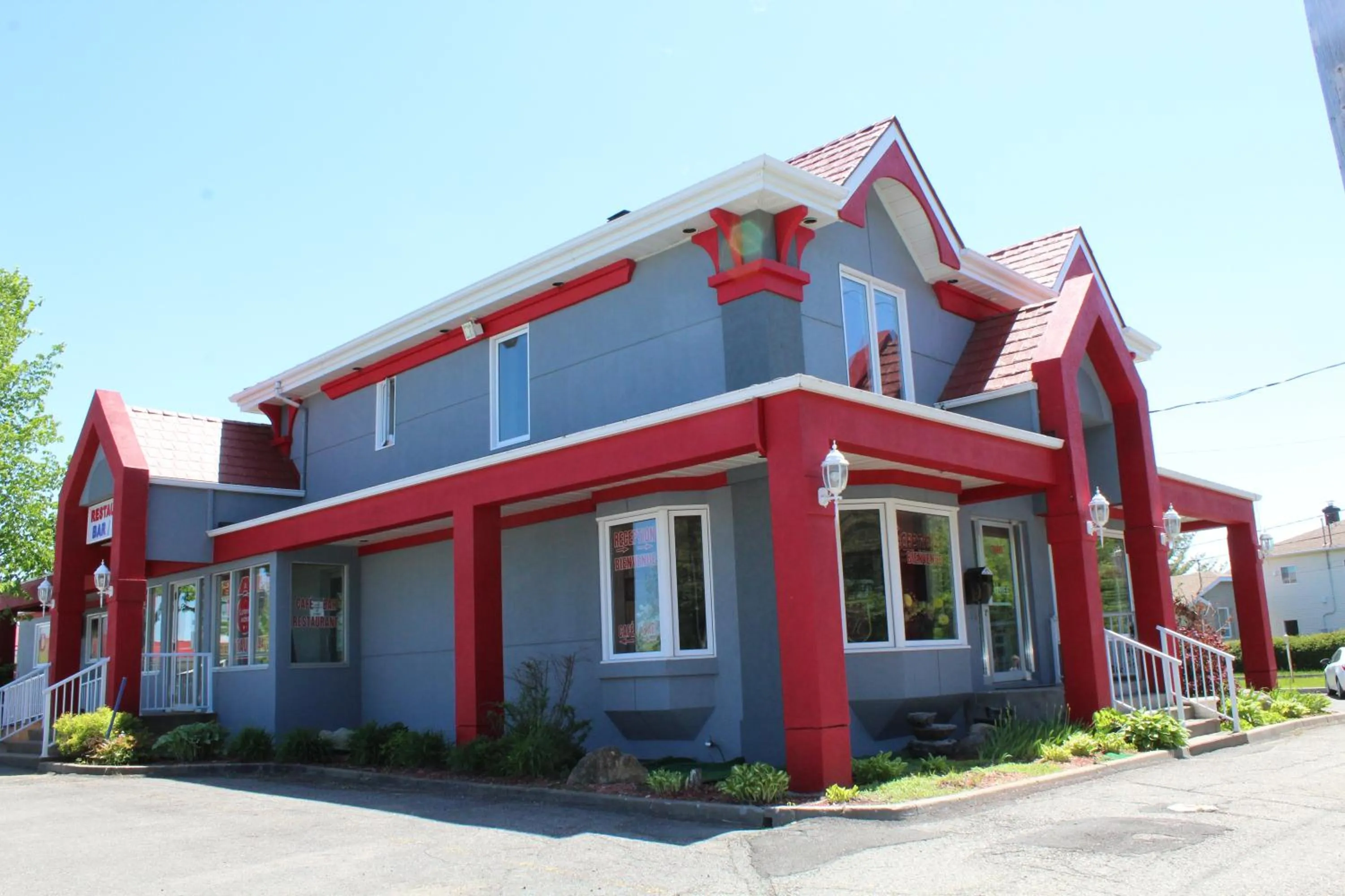 Property building in Hotel Motel Hospitalité